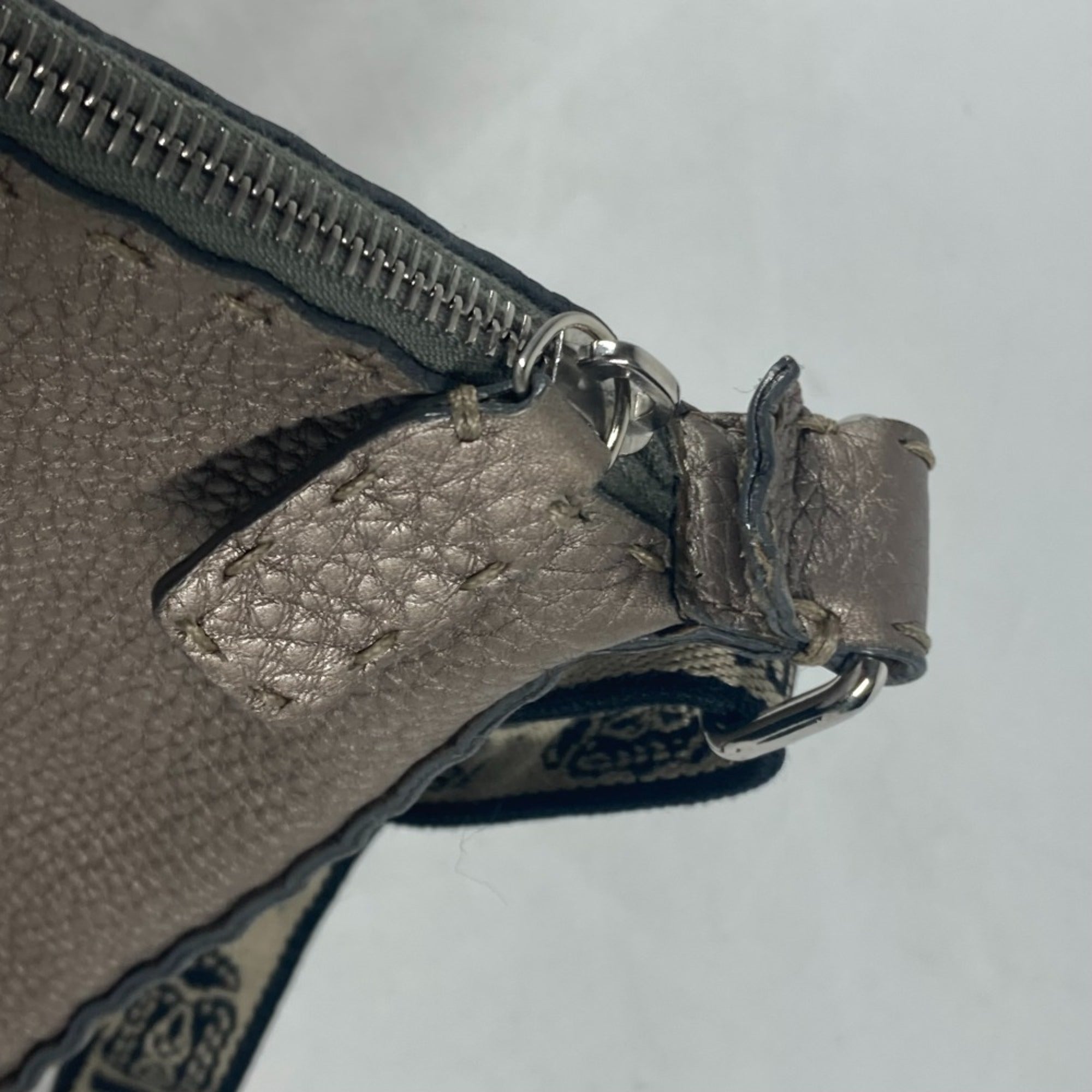 Fendi Selleria Beige Leather Shoulder Bag (Pre-Owned)