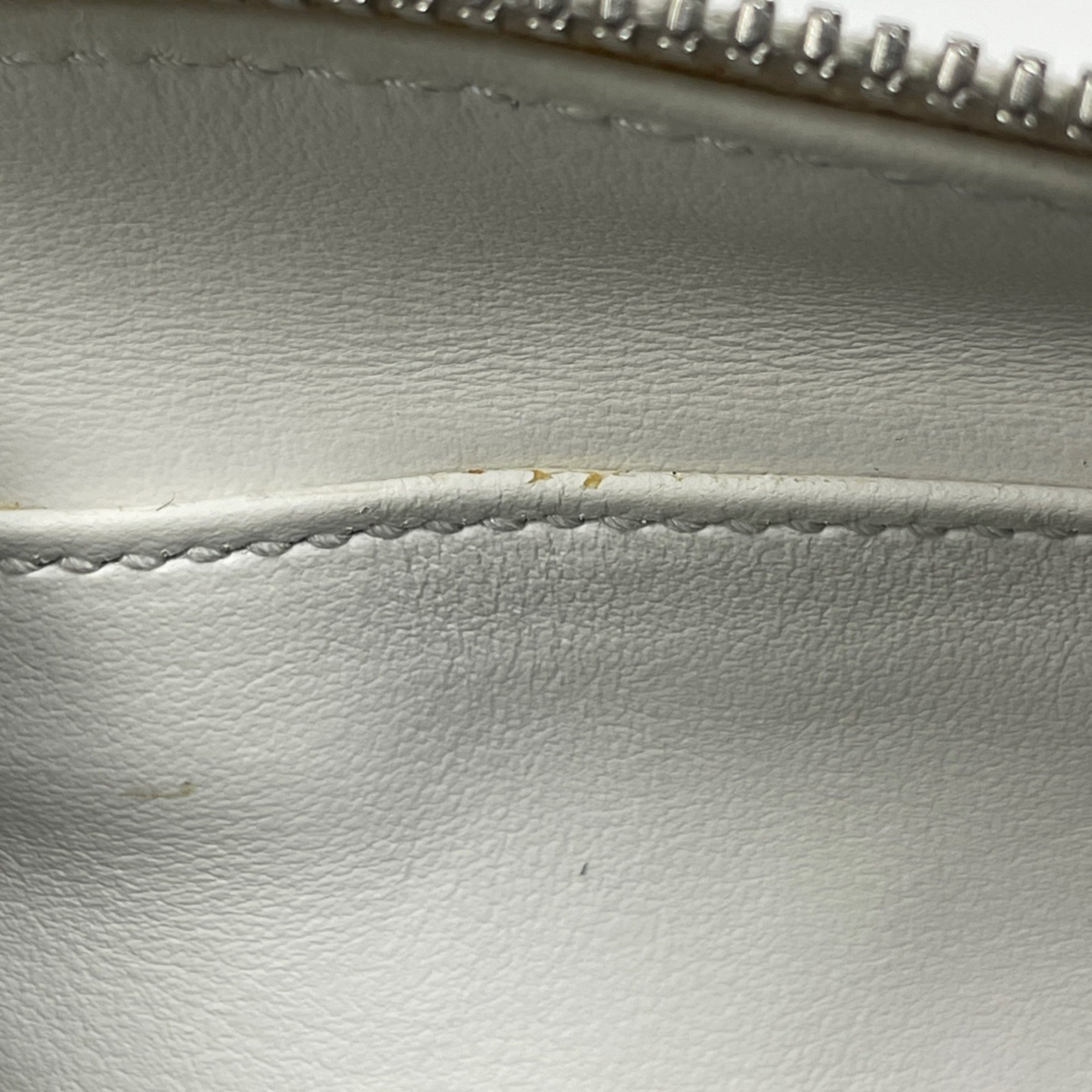 Prada White Leather Shoulder Bag (Pre-Owned)