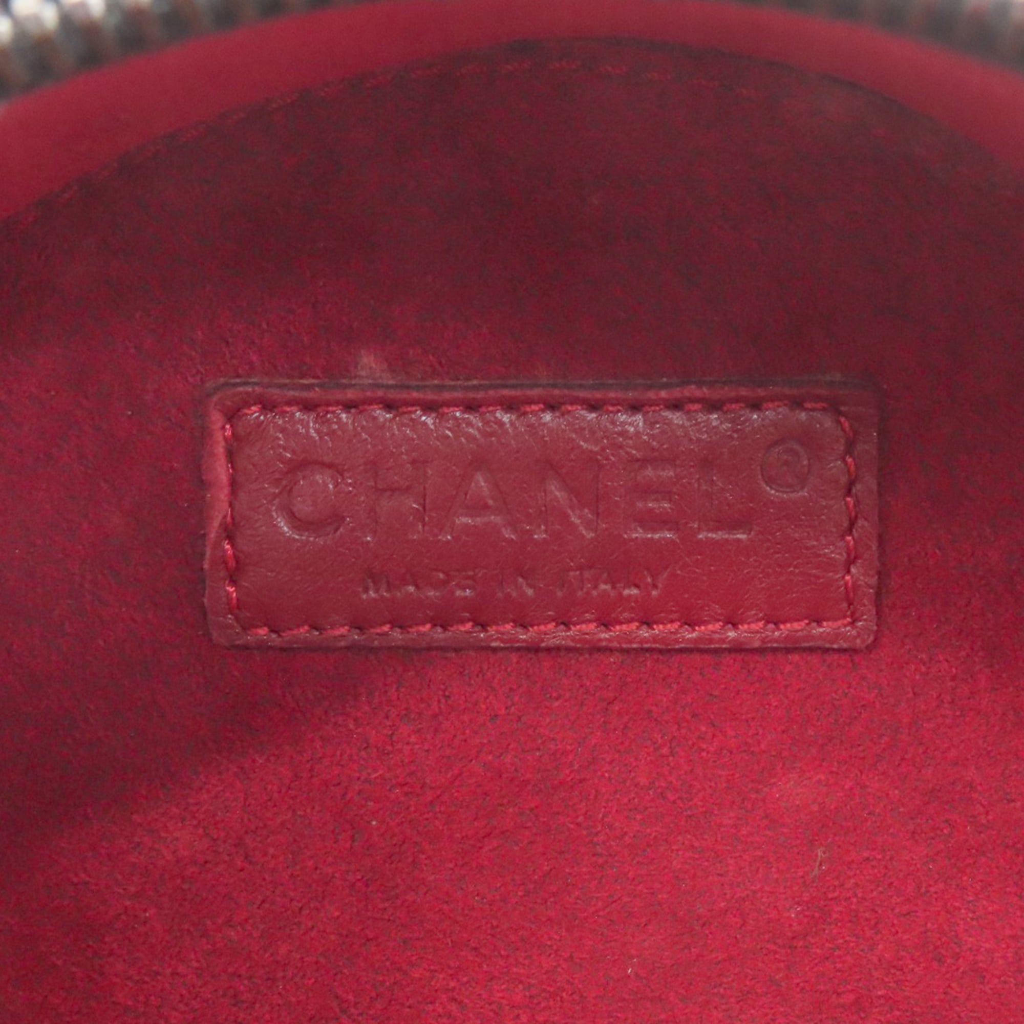 Chanel Black Leather Shoulder Bag (Pre-Owned)