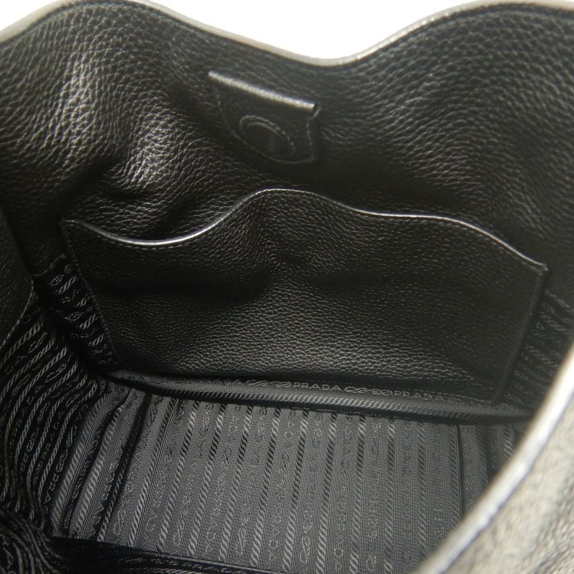 Prada Nero Leather Shoulder Bag (Pre-Owned)