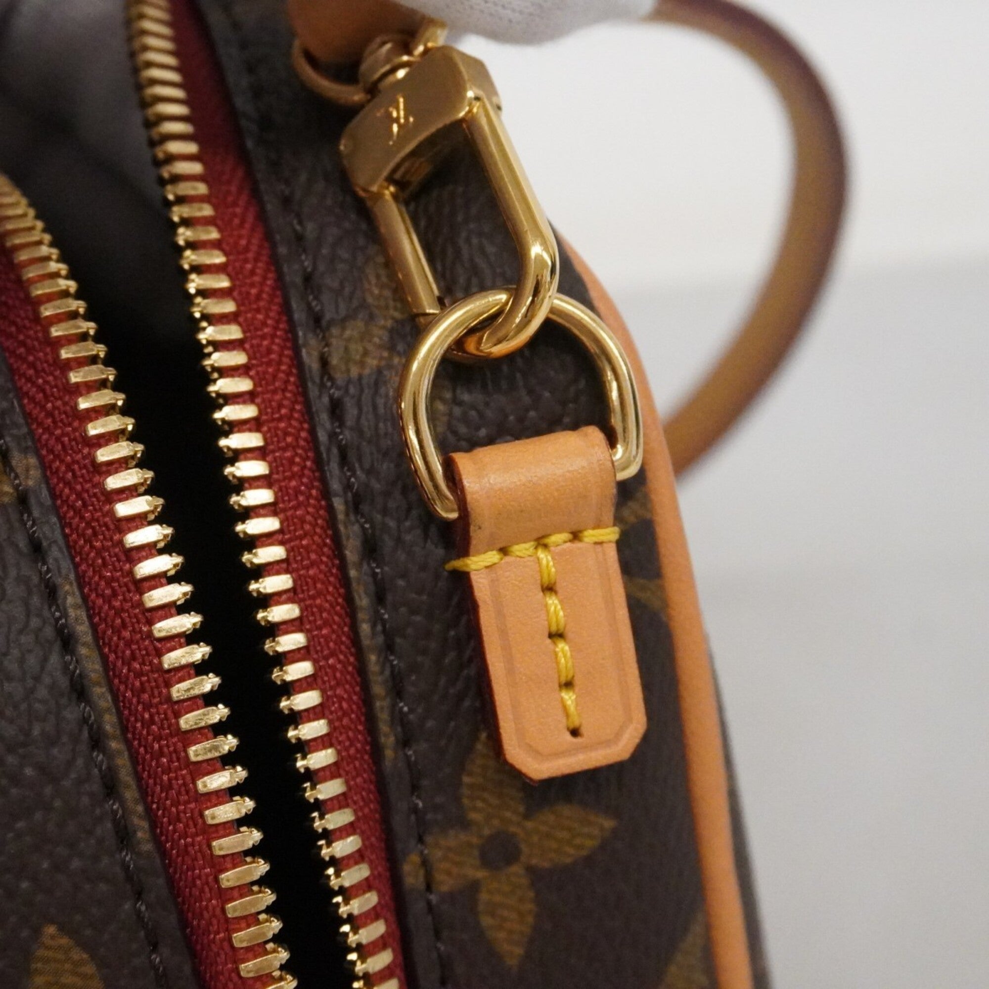 Louis Vuitton Brown Shoulder Bag (Pre-Owned)