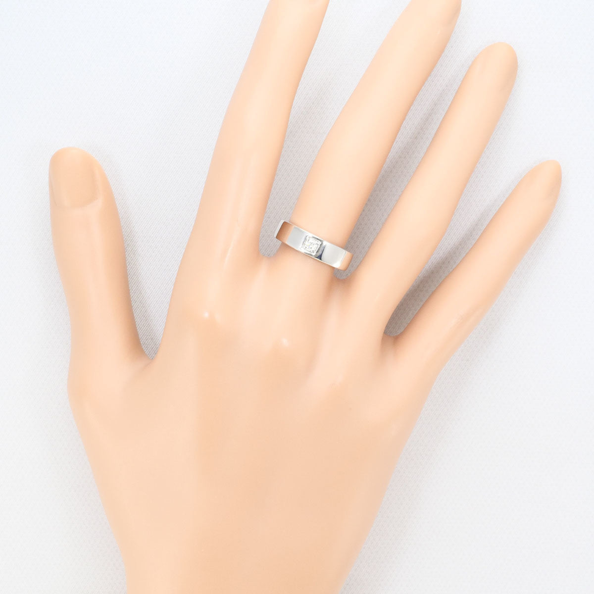 Unbranded White Gold White Gold (18K) Band Ring (Pre-Owned)