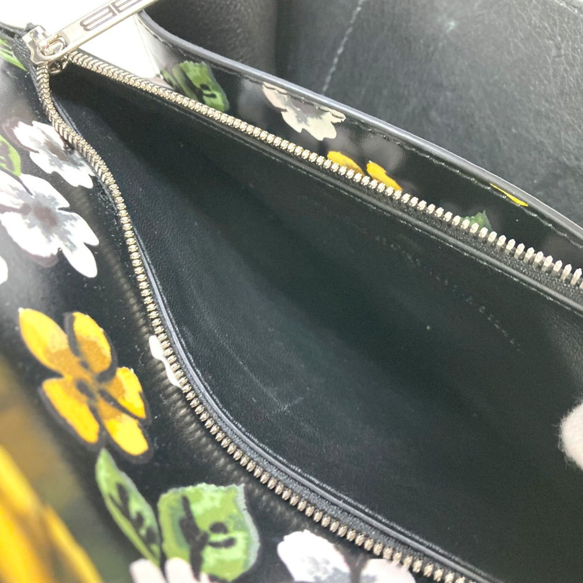 Balenciaga Black Leather Shoulder Bag (Pre-Owned)