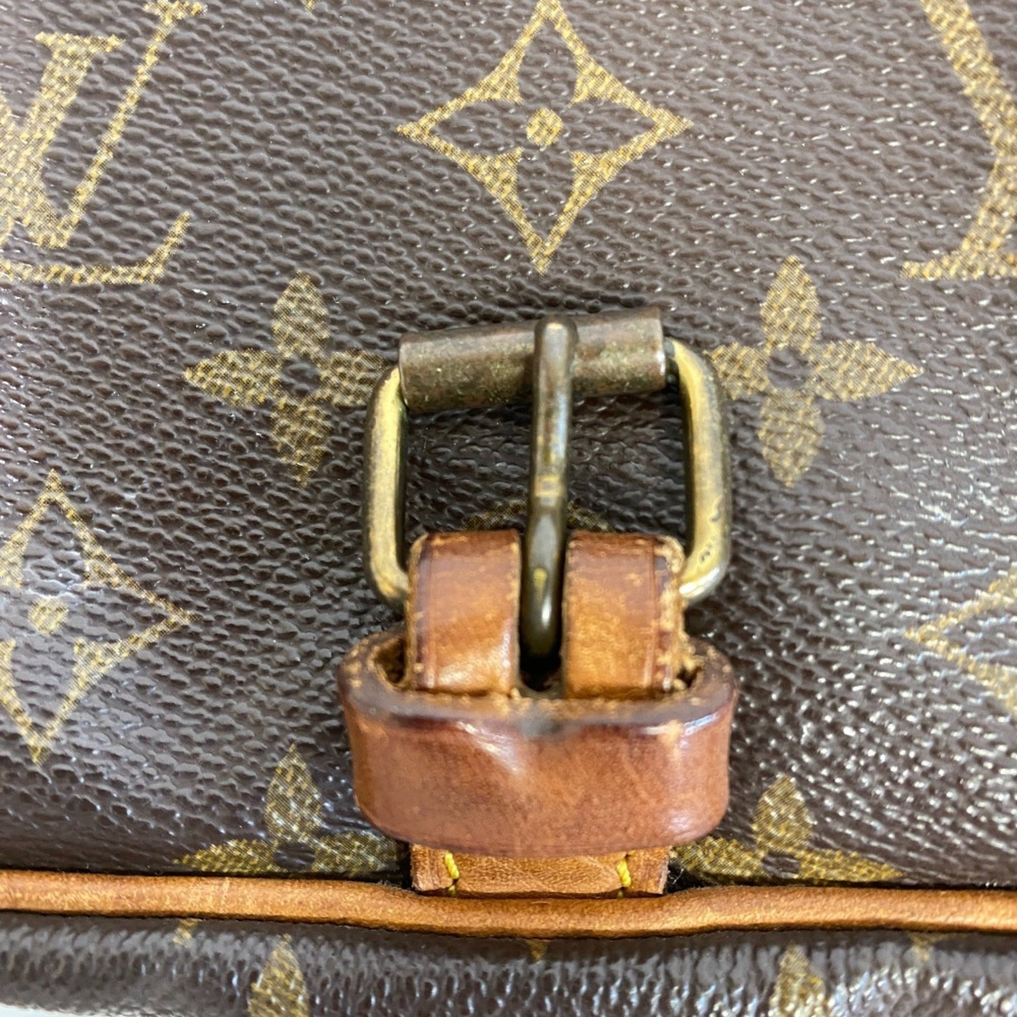 Louis Vuitton Brown Leather Shoulder Bag (Pre-Owned)