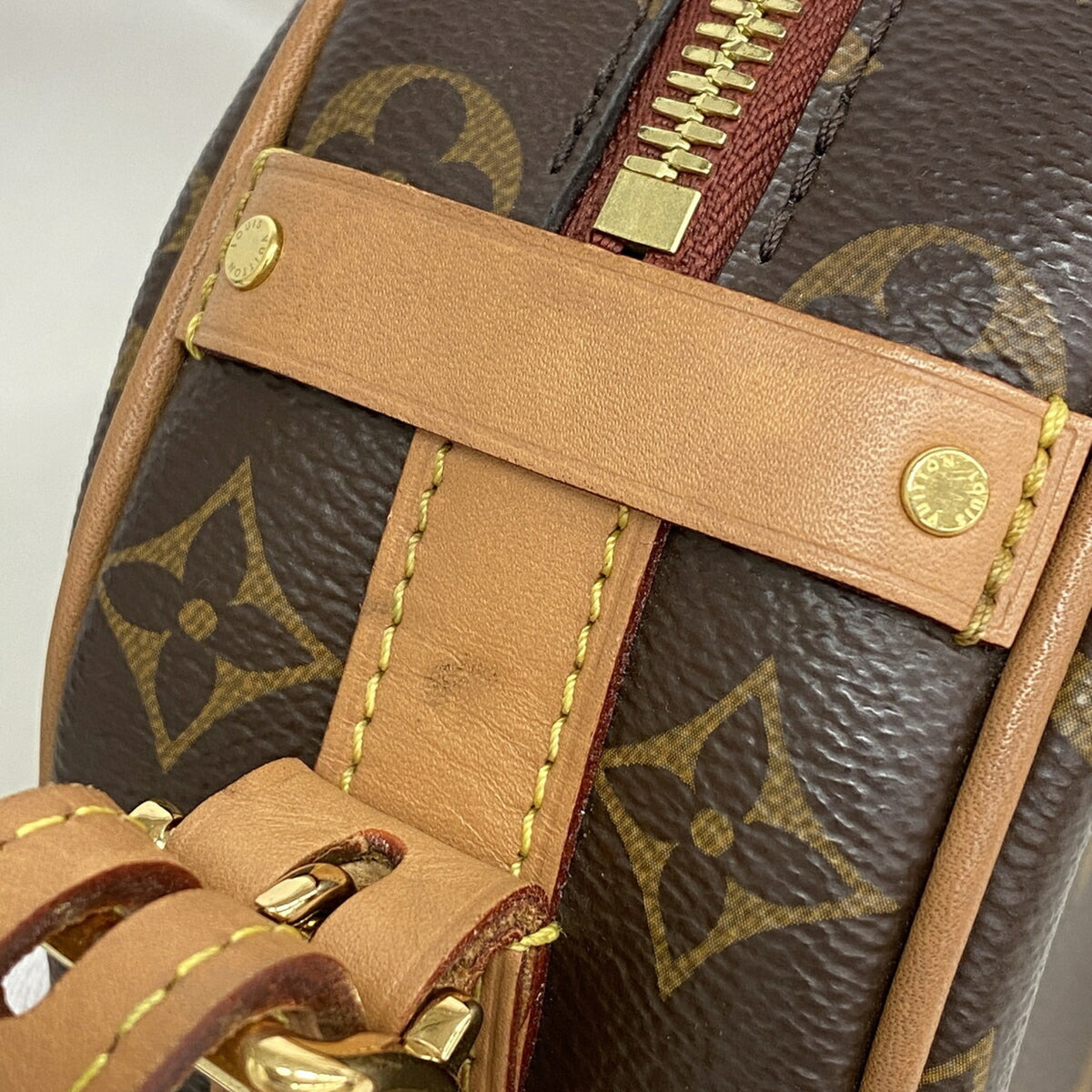 Louis Vuitton Brown Shoulder Bag (Pre-Owned)