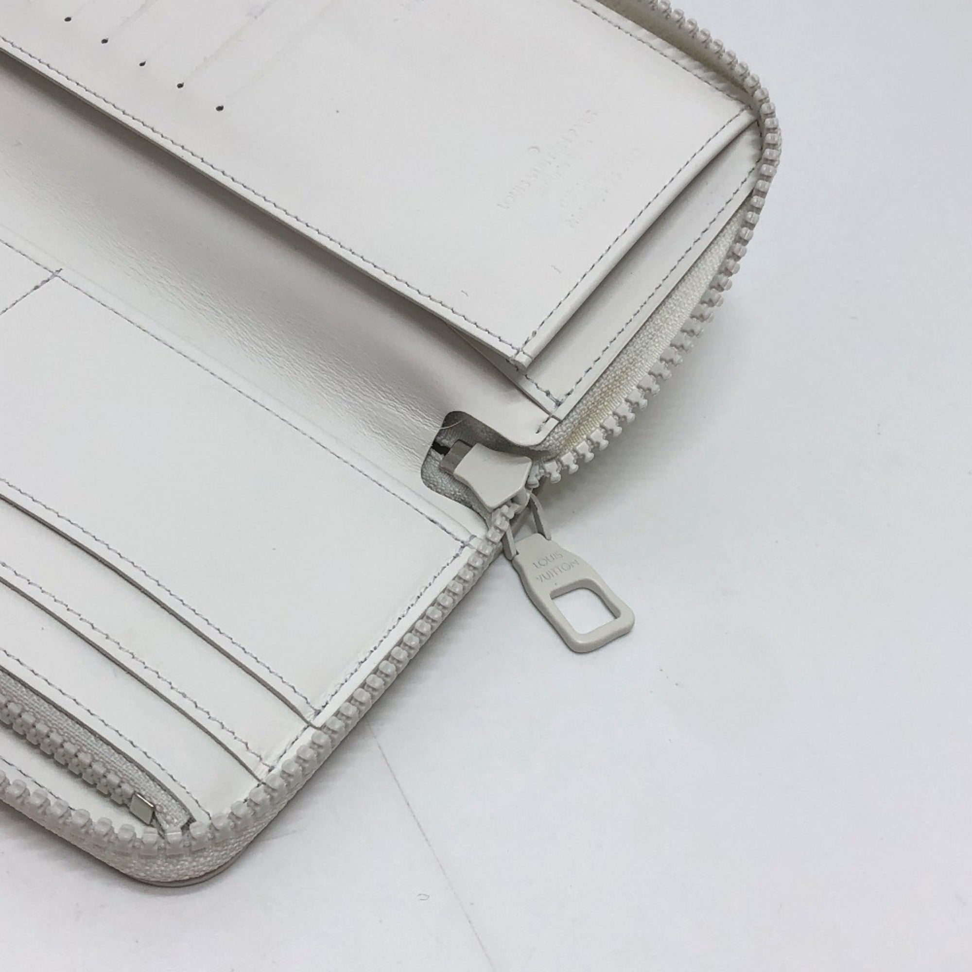 Louis Vuitton Monogram White Long Wallet (Bi-Fold) (Pre-Owned)