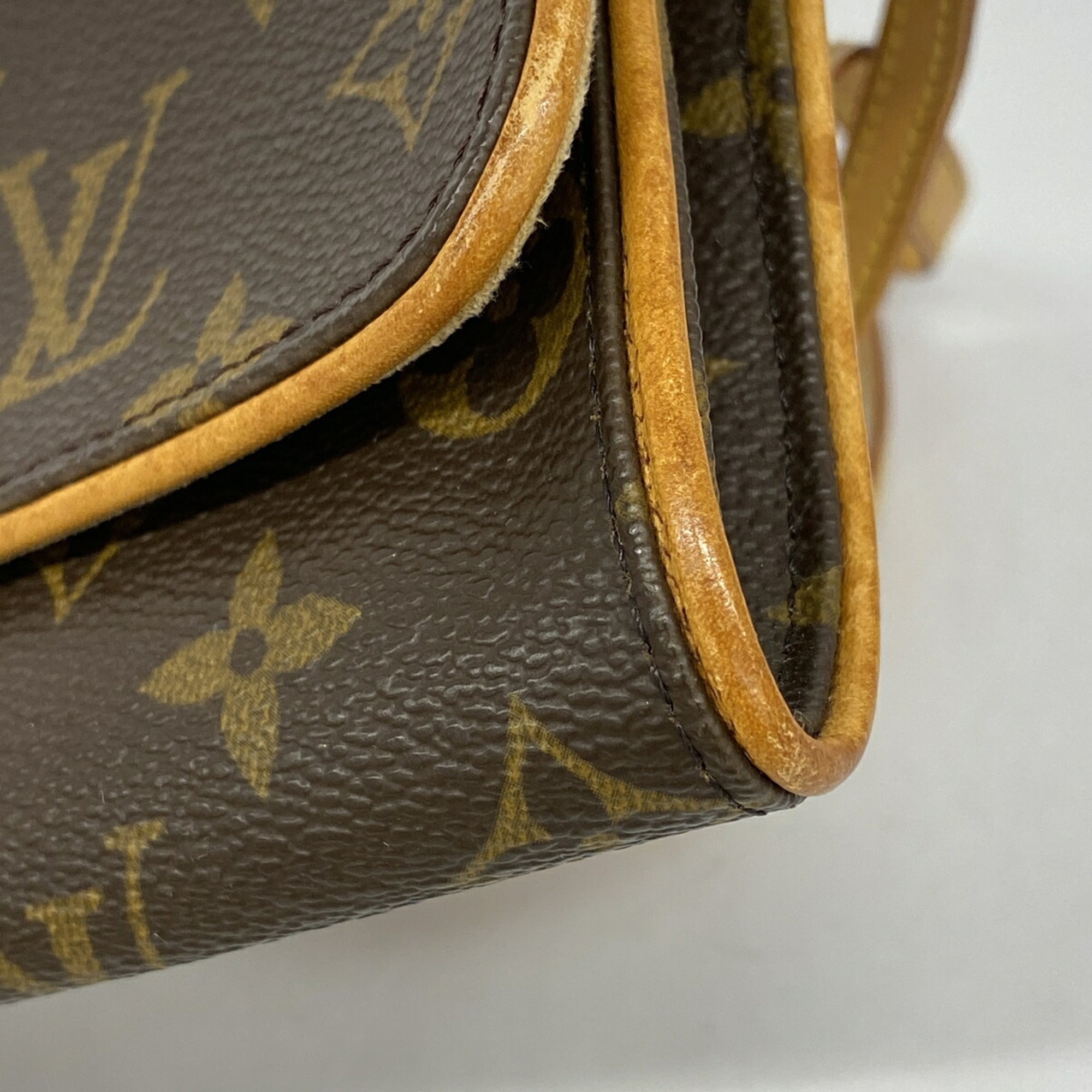 Louis Vuitton Brown Shoulder Bag (Pre-Owned)
