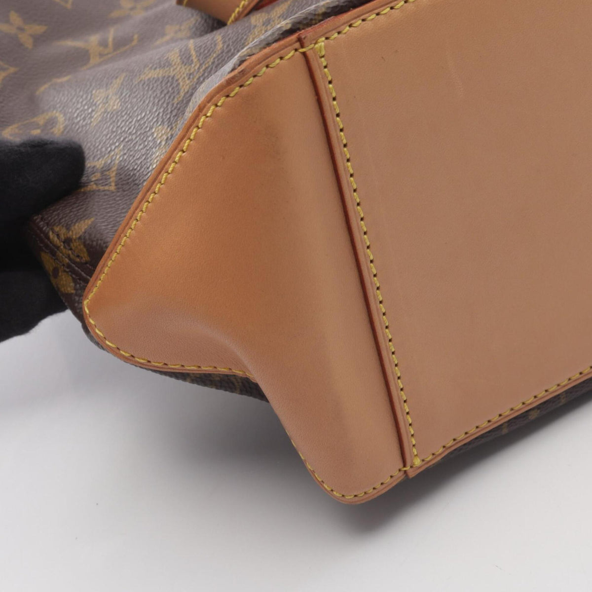 Louis Vuitton Brown Coated Canvas Leather Handbag Shoulder Bag (Pre-Owned)