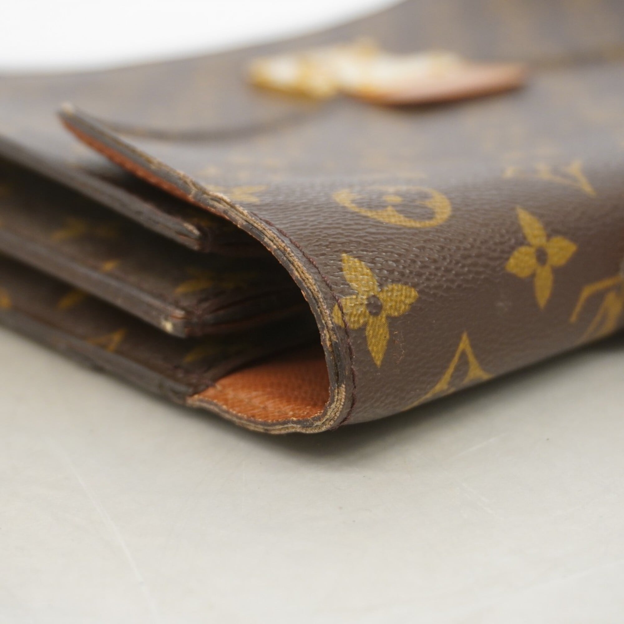 Louis Vuitton Brown Briefcase (Pre-Owned)