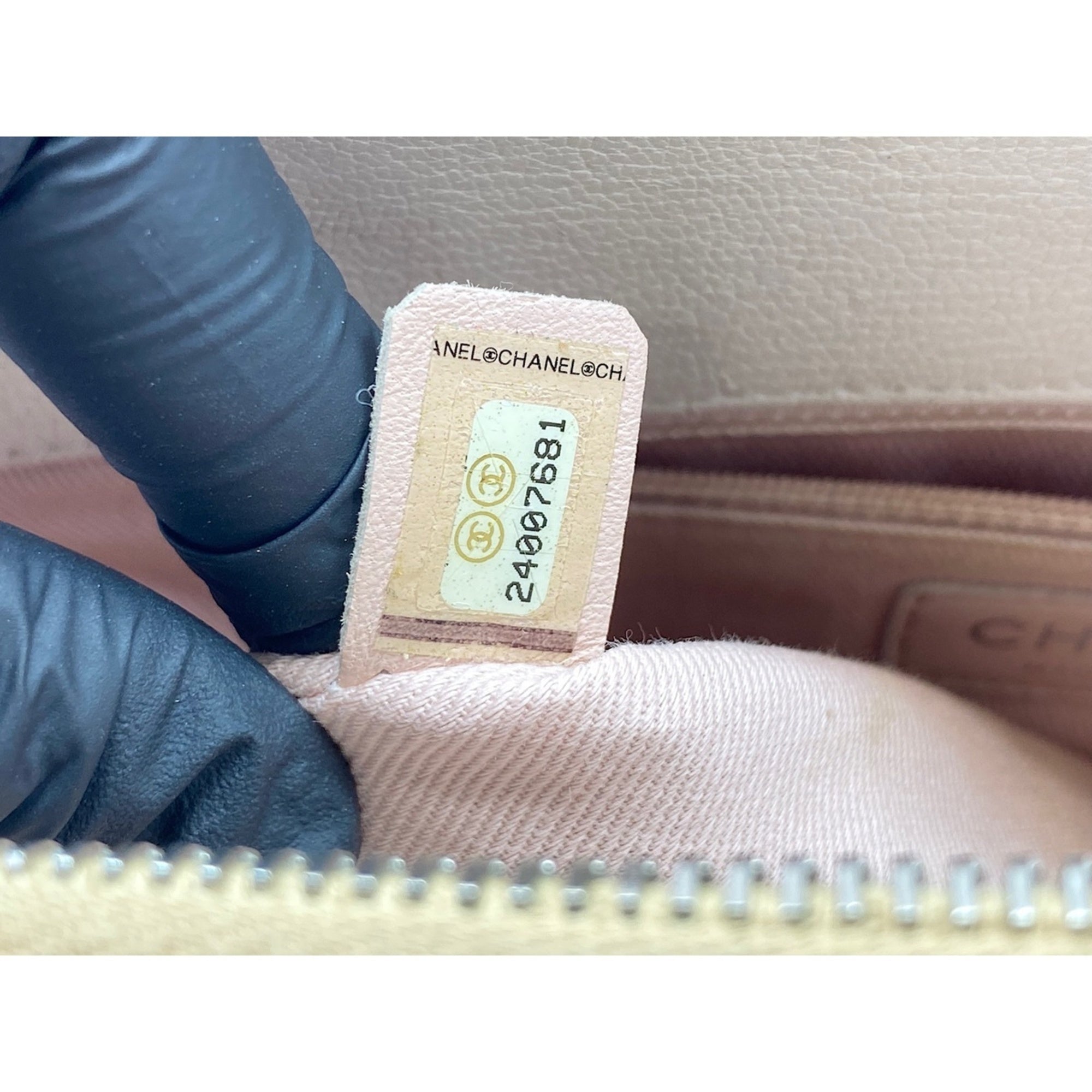 Chanel White Shoulder Bag (Pre-Owned)