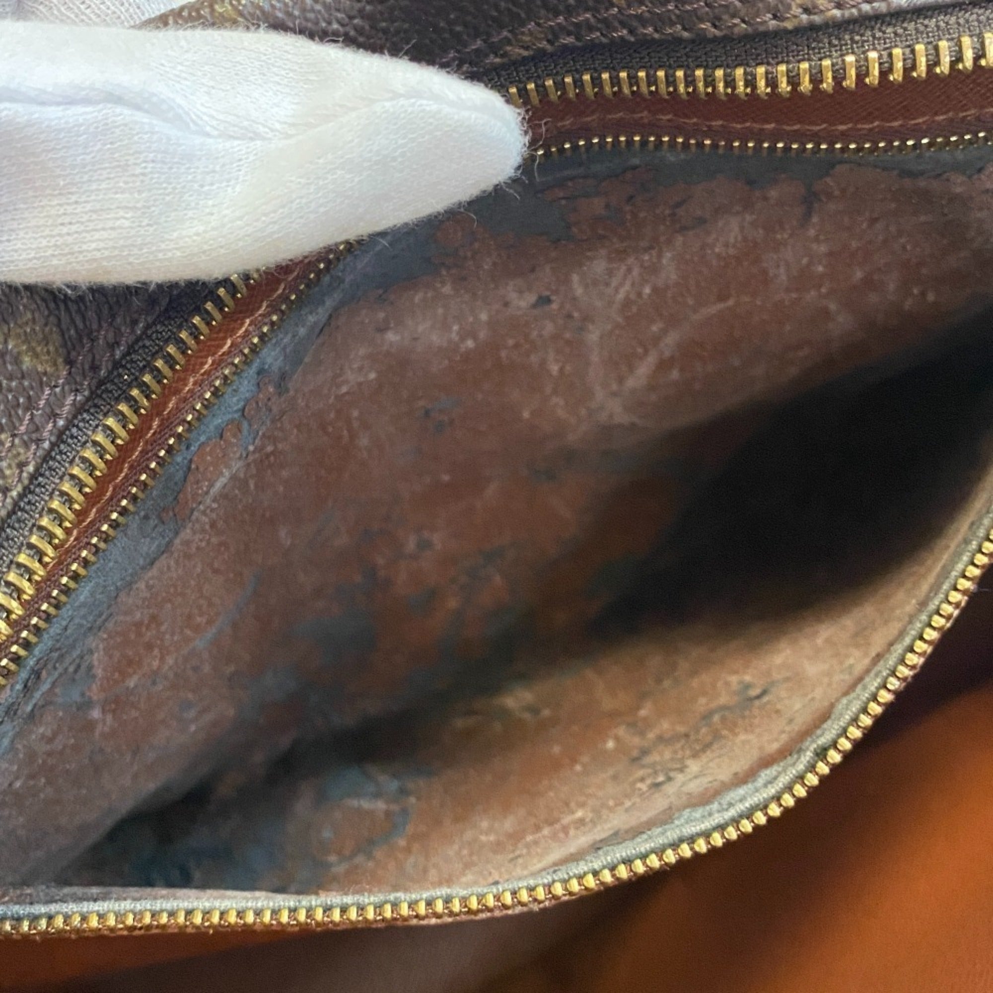 Louis Vuitton Brown Leather Shoulder Bag (Pre-Owned)