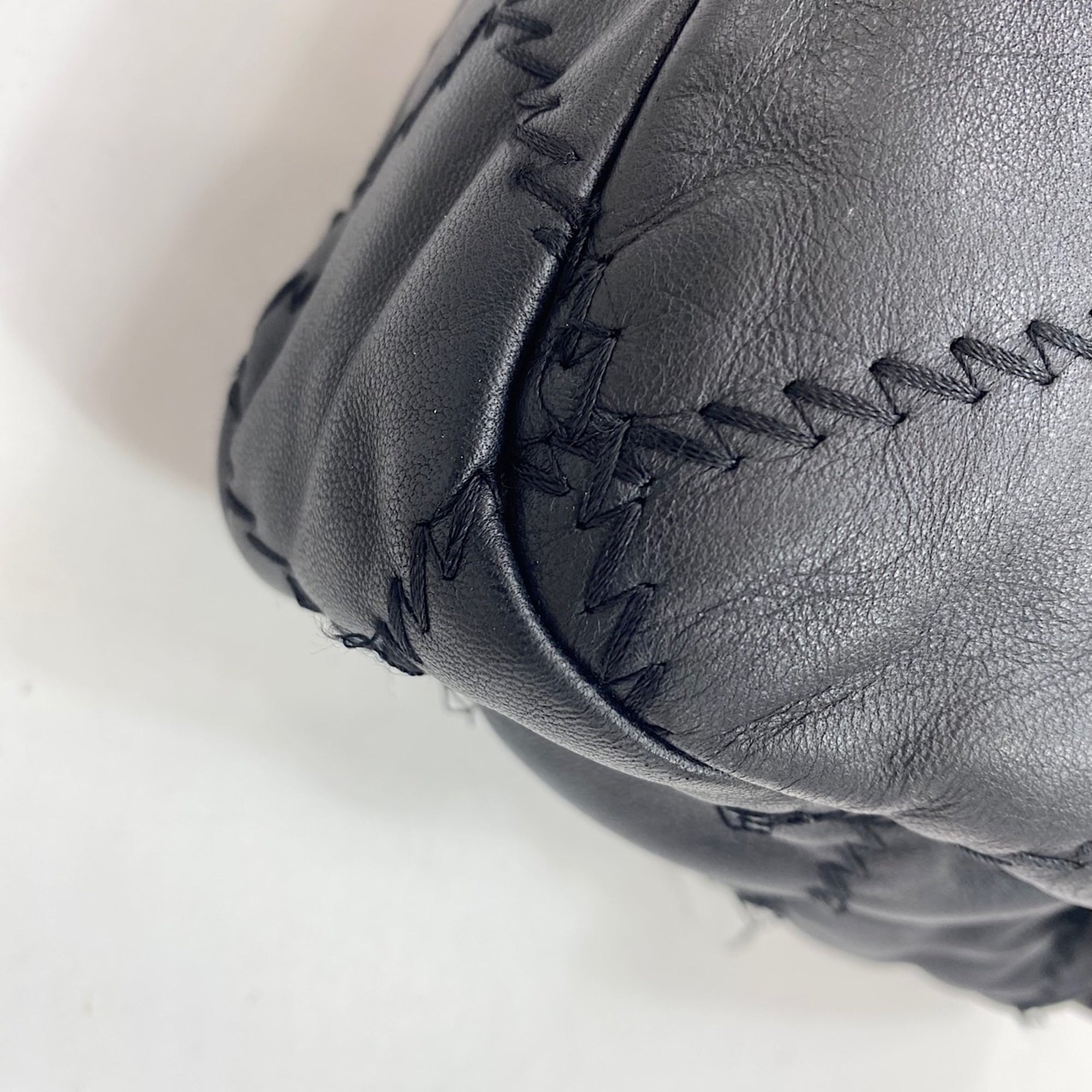 Chanel Black Shoulder Bag (Pre-Owned)