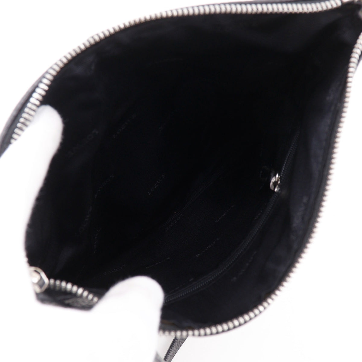 Loewe Black Leather Shoulder Bag (Pre-Owned)