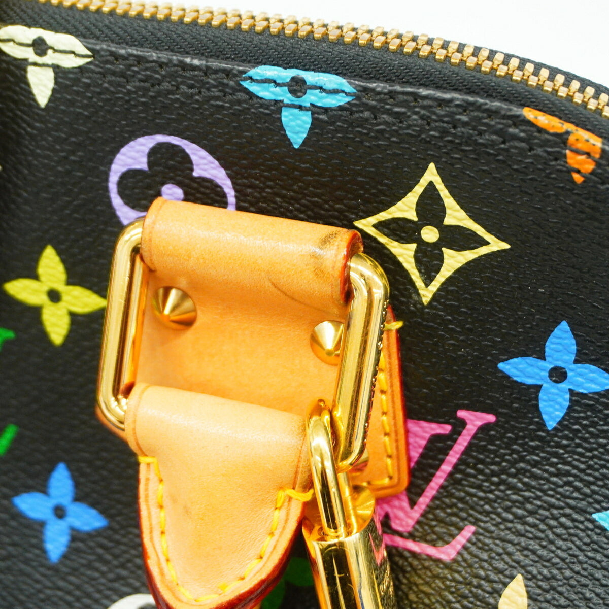 Louis Vuitton Noir Handbag (Pre-Owned)