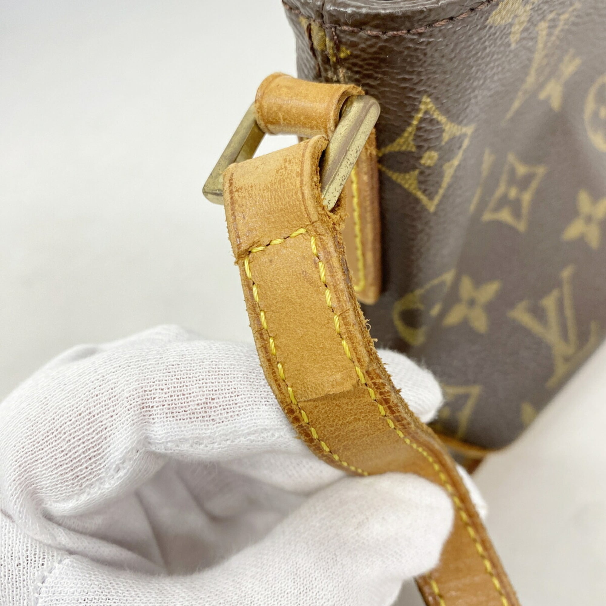 Louis Vuitton Brown Shoulder Bag (Pre-Owned)