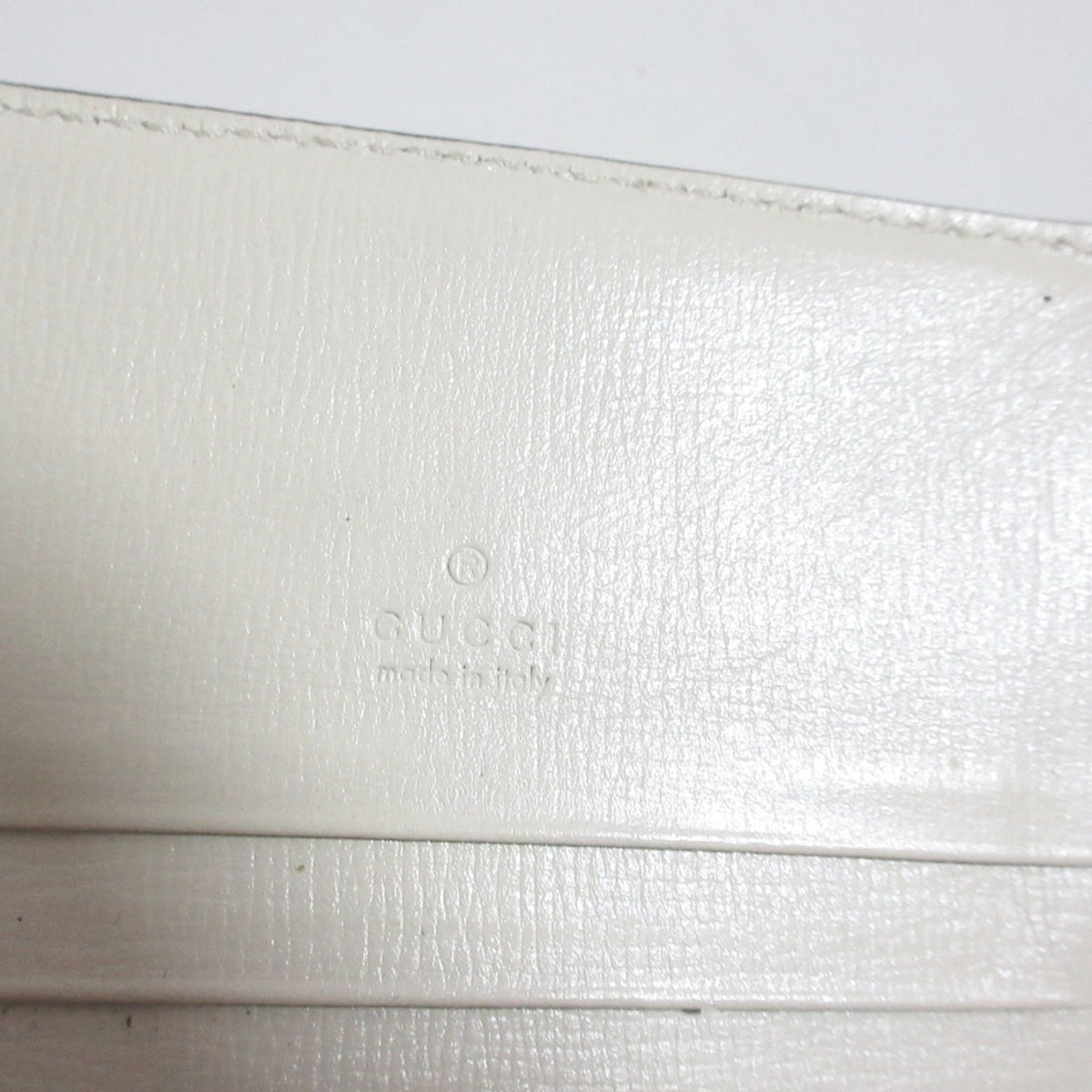 Gucci Grayish White Wallet (Bi-Fold) (Pre-Owned)