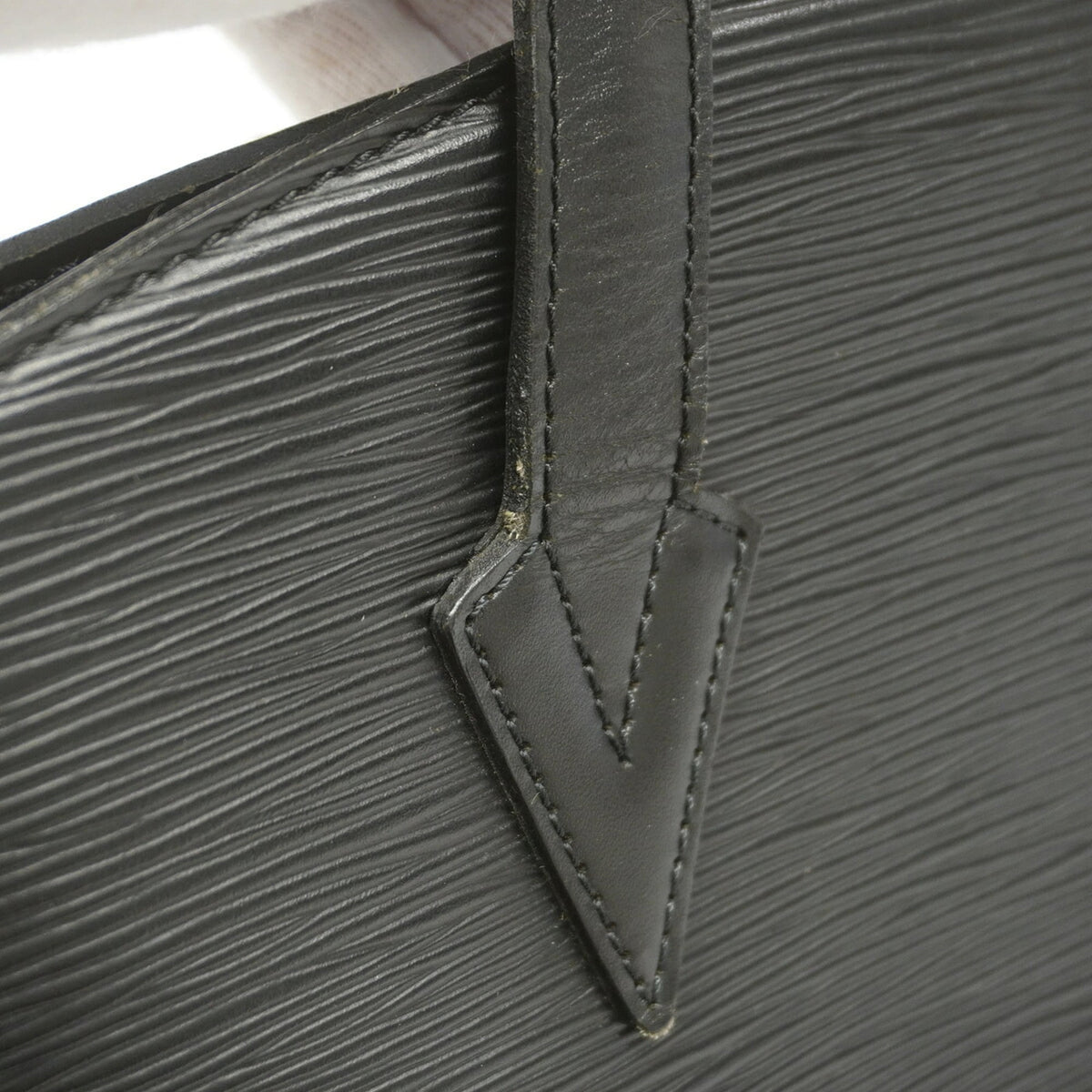 Louis Vuitton Noir Shoulder Bag (Pre-Owned)