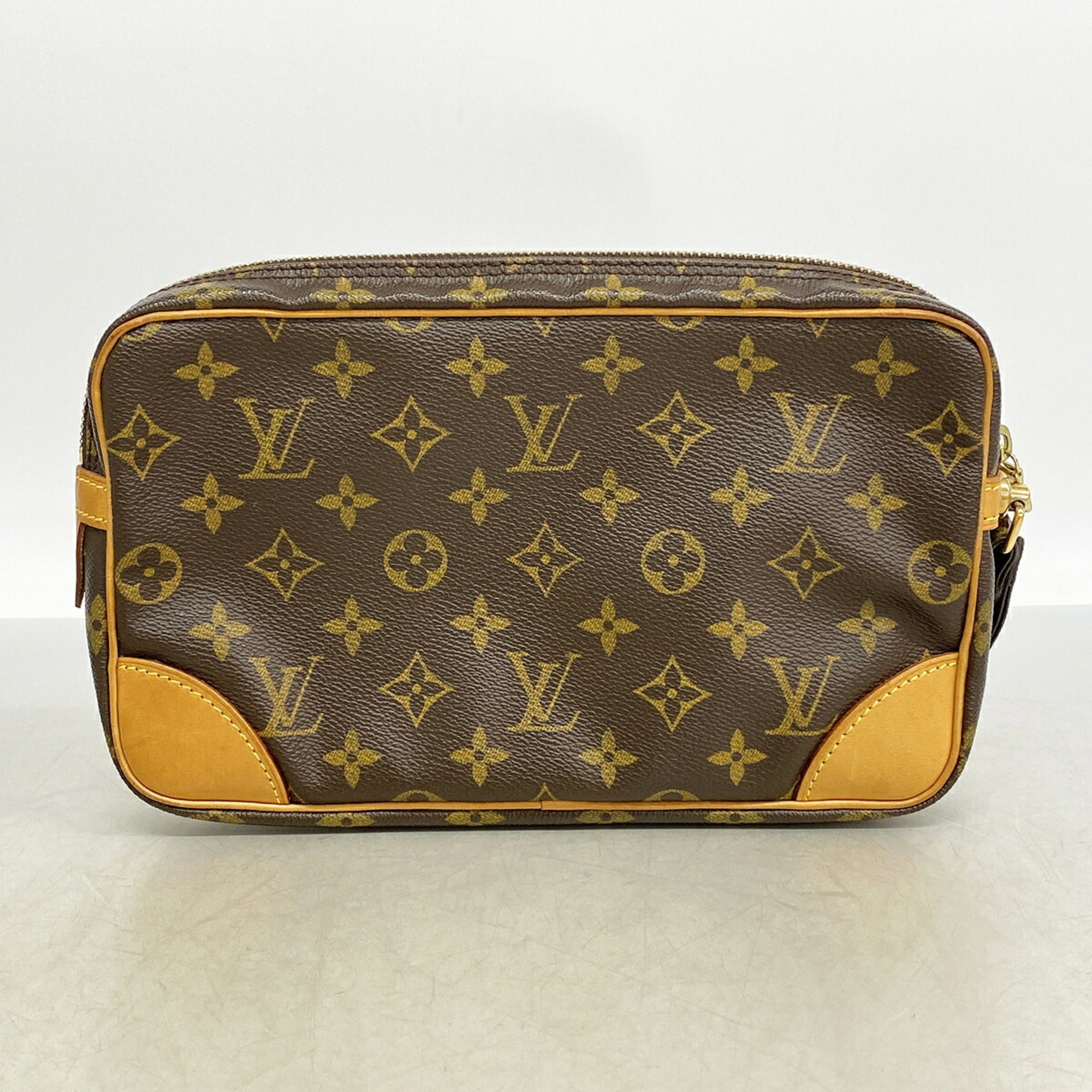 Louis Vuitton Brown Clutch Bag (Pre-Owned)