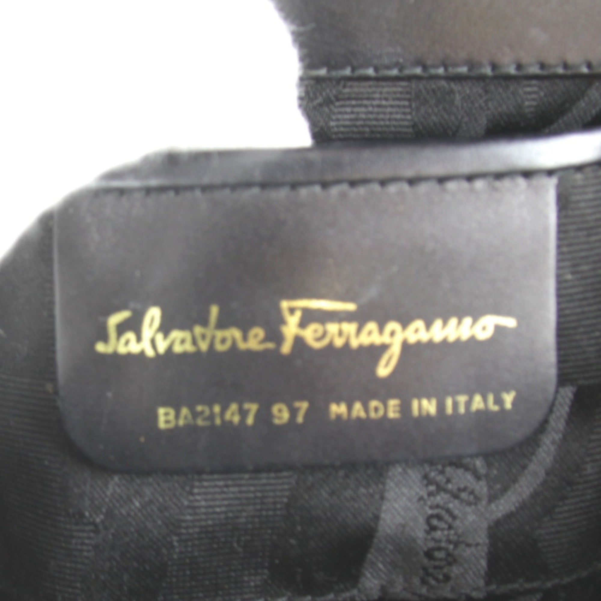 Salvatore Ferragamo Black Leather Shoulder Bag (Pre-Owned)