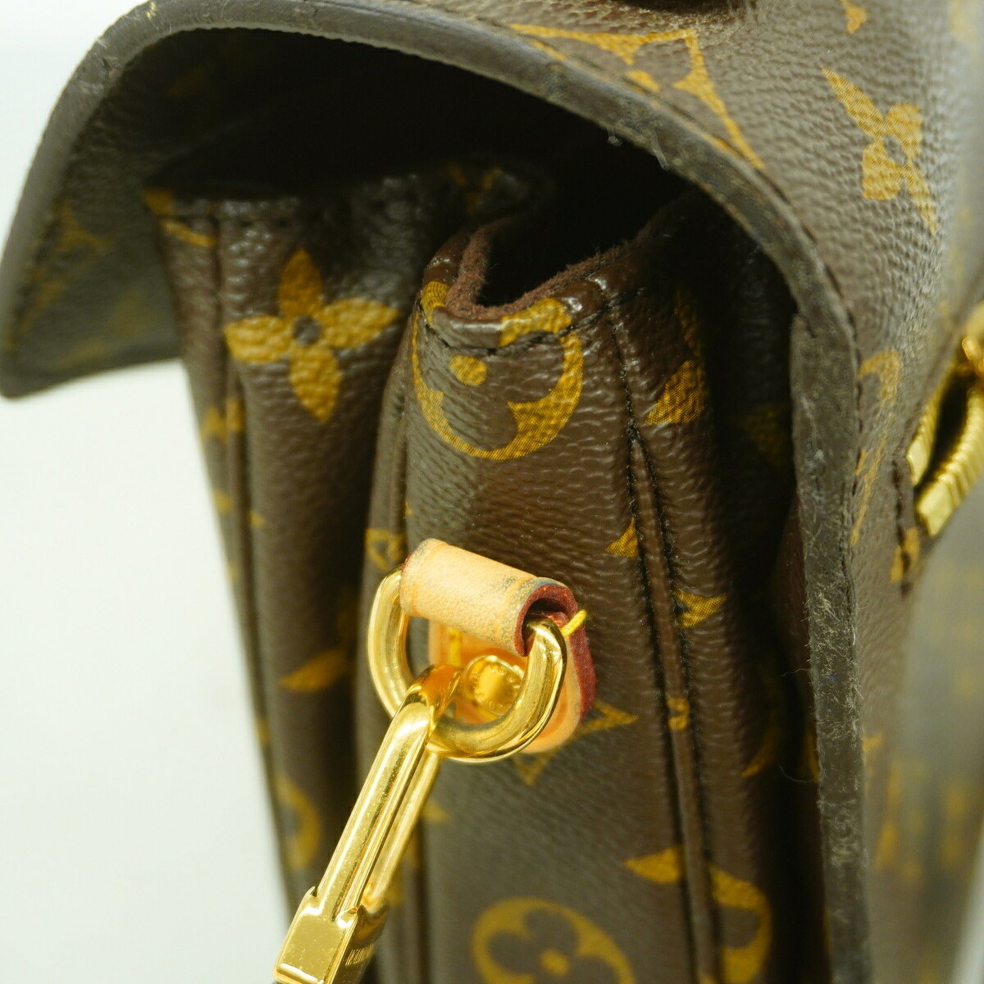 Louis Vuitton Brown Handbag (Pre-Owned)