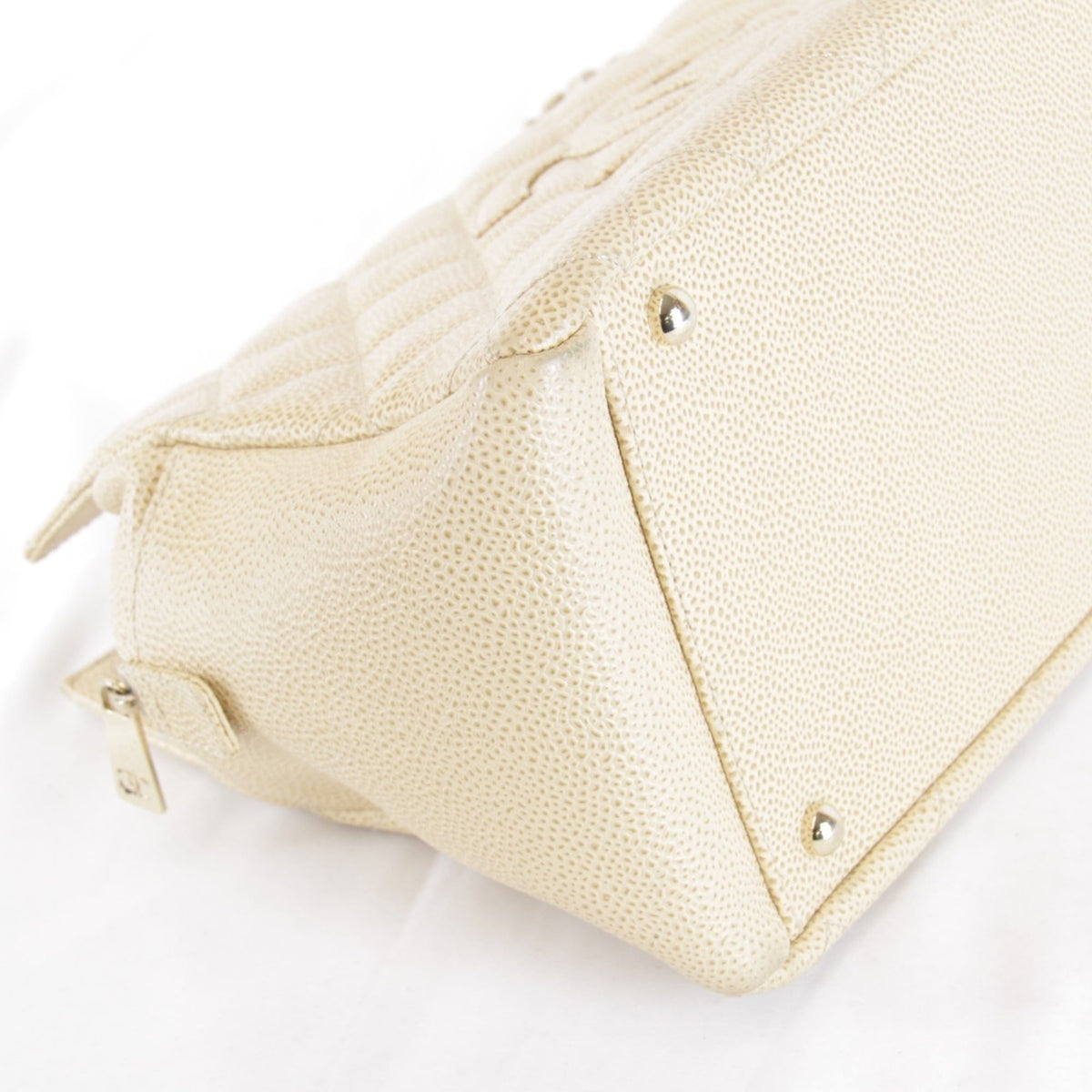 Chanel Beige Leather Shoulder Bag (Pre-Owned)