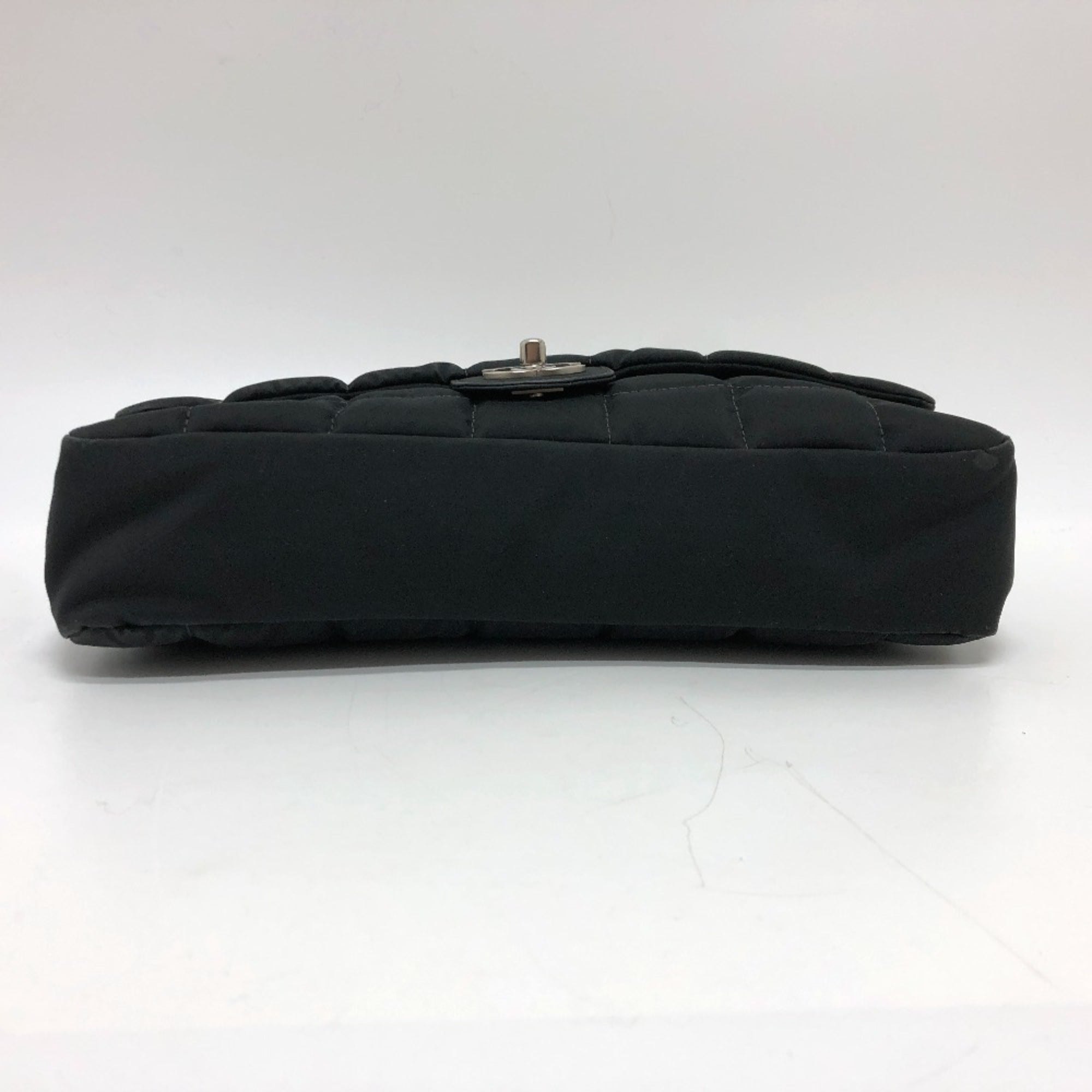 Chanel Black Cloth Shoulder Bag (Pre-Owned)