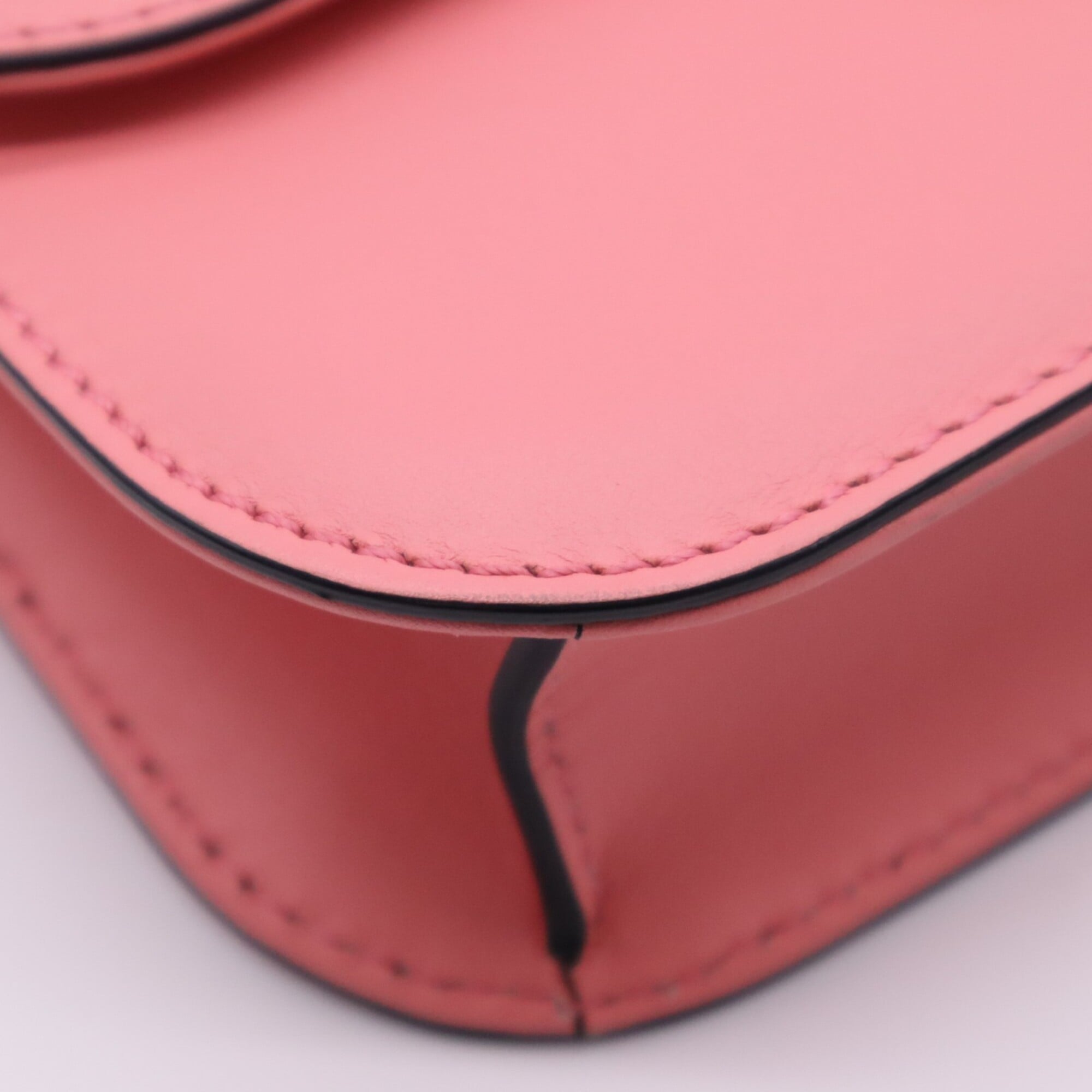 Valentino Pink Leather Shoulder Bag (Pre-Owned)