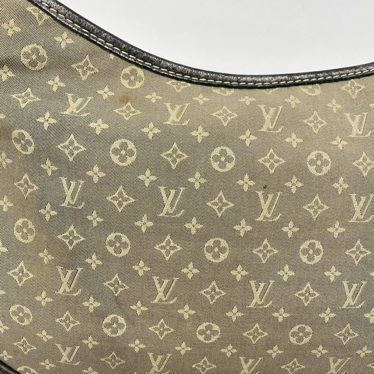 Louis Vuitton Platine Shoulder Bag (Pre-Owned)