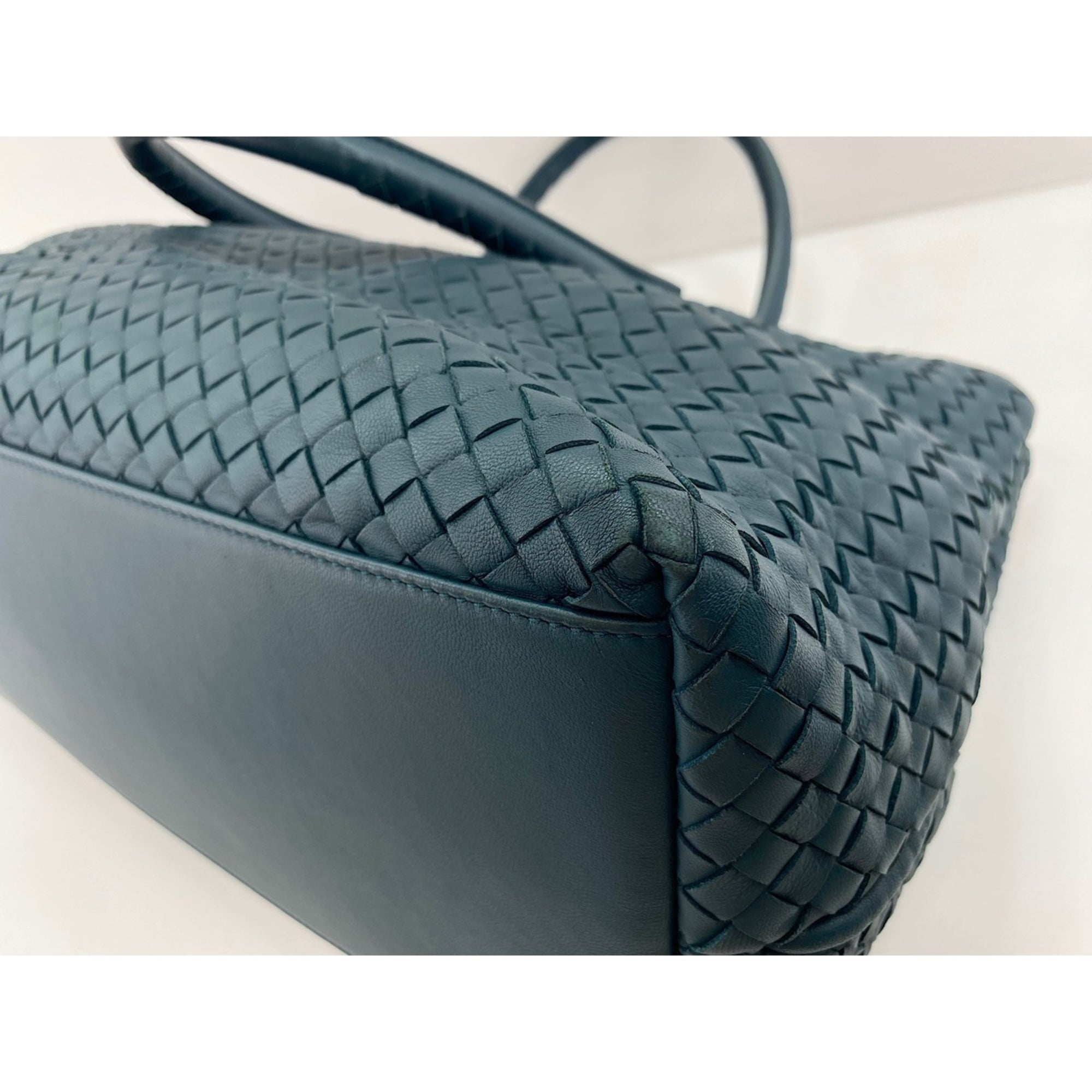 Bottega Veneta Green Handbag (Pre-Owned)
