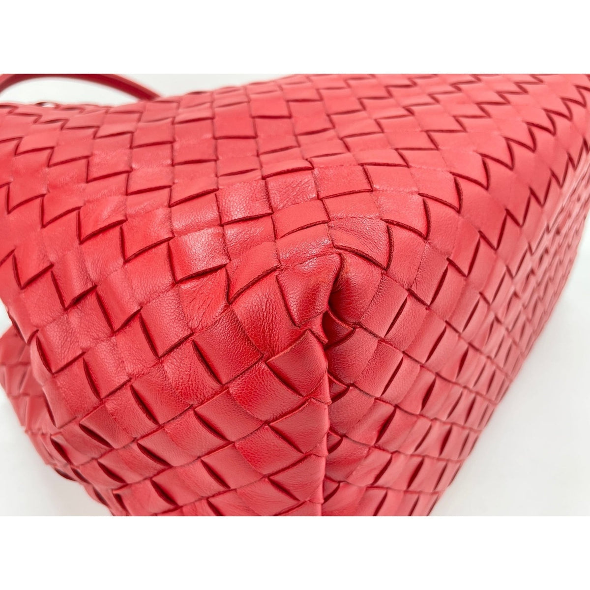 Bottega Veneta Red Color Handbag (Pre-Owned)