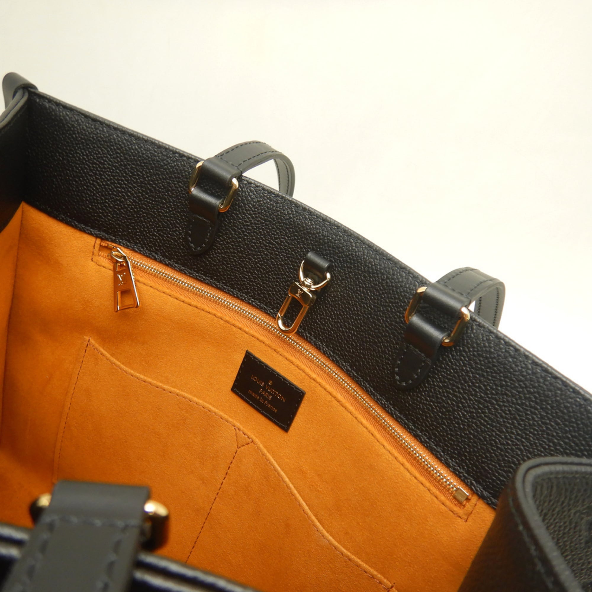 Louis Vuitton Noir Leather Tote Bag (Pre-Owned)