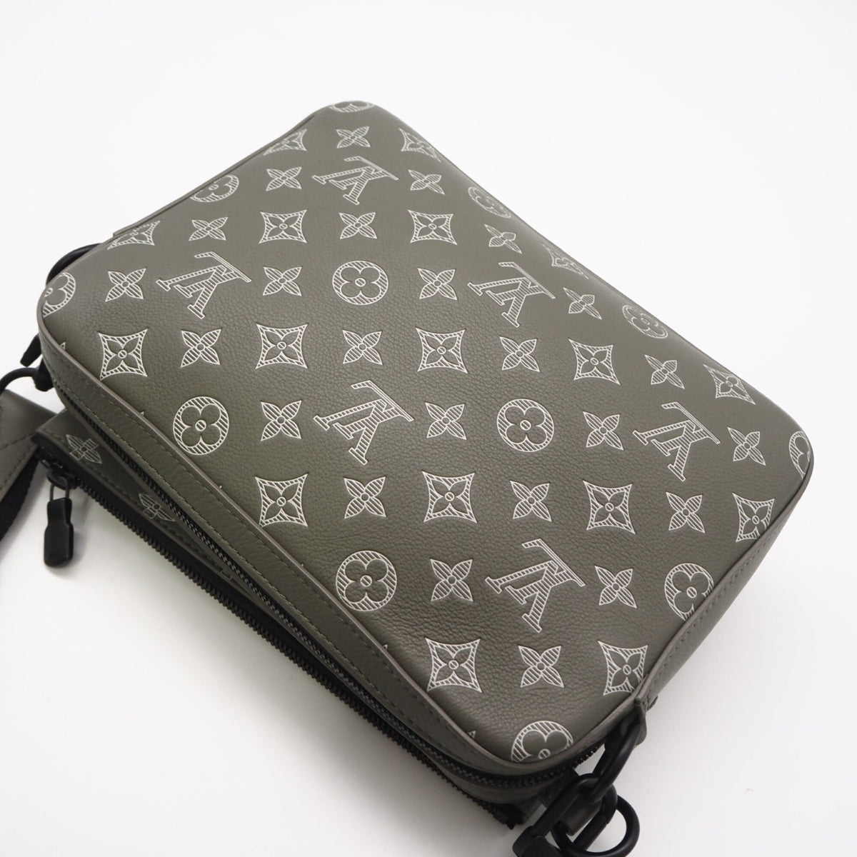 Louis Vuitton Khaki White Leather Shoulder Bag (Pre-Owned)