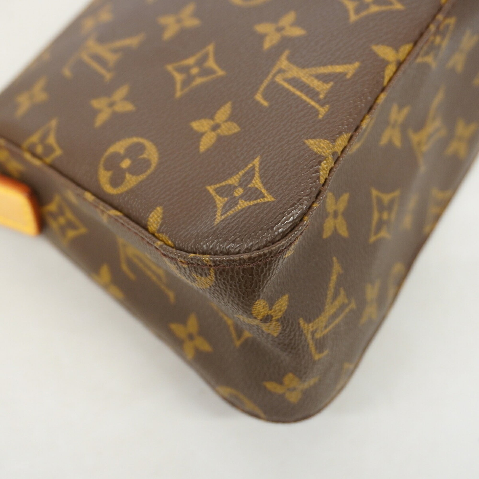 Louis Vuitton Brown Shoulder Bag (Pre-Owned)