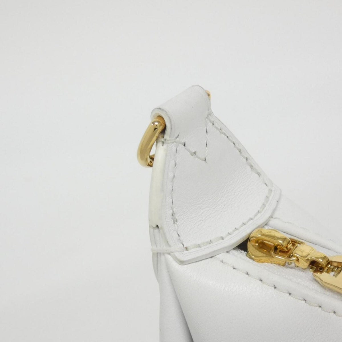 Louis Vuitton White Leather Shoulder Bag (Pre-Owned)