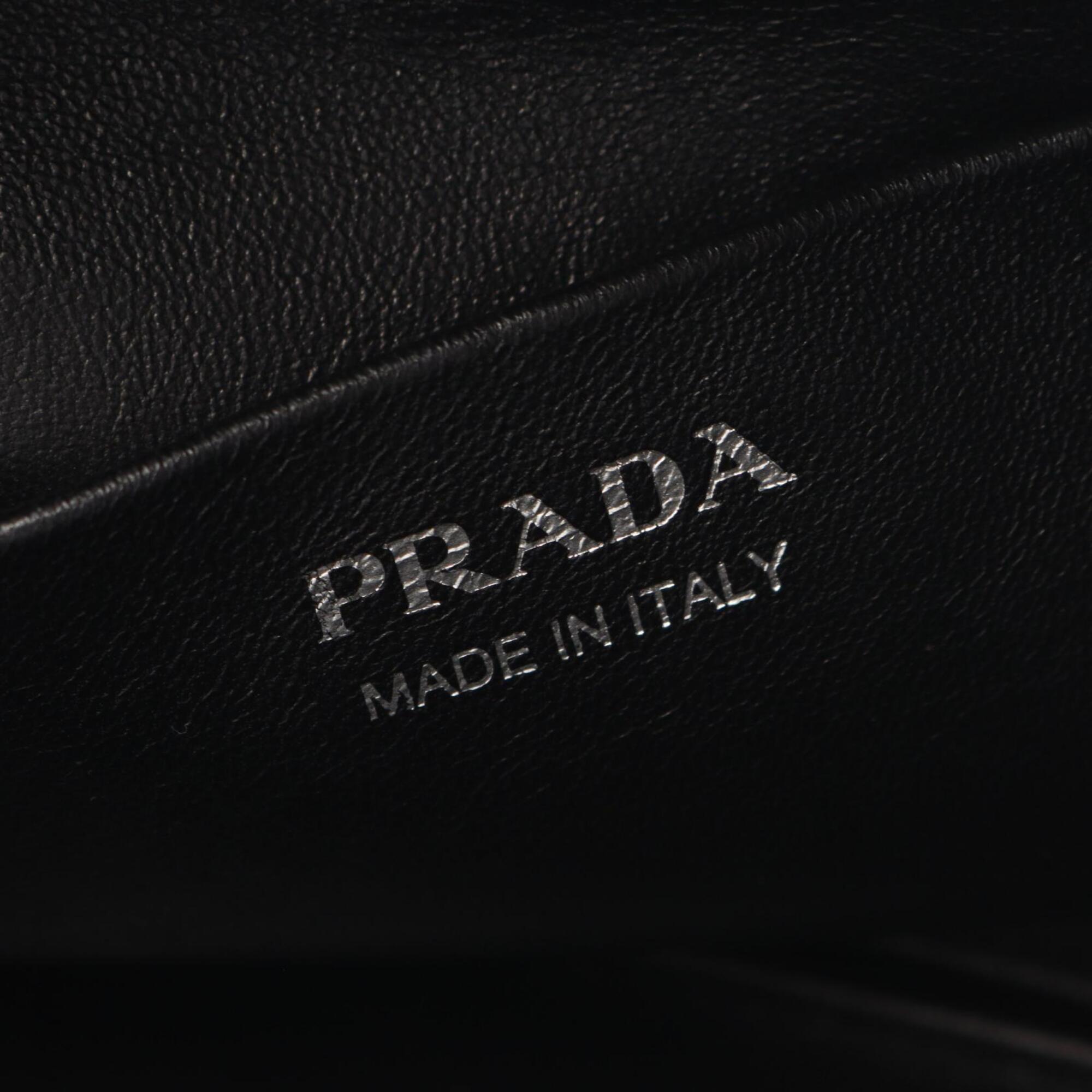 Prada Navy White Leather Handbag (Pre-Owned)