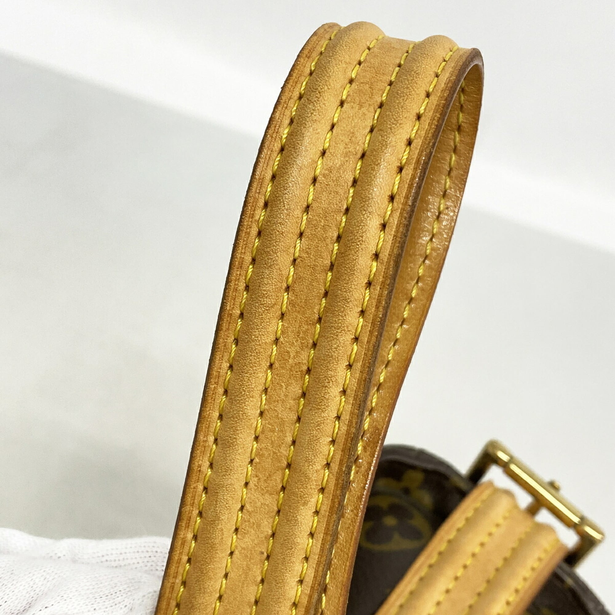 Louis Vuitton Brown Shoulder Bag (Pre-Owned)