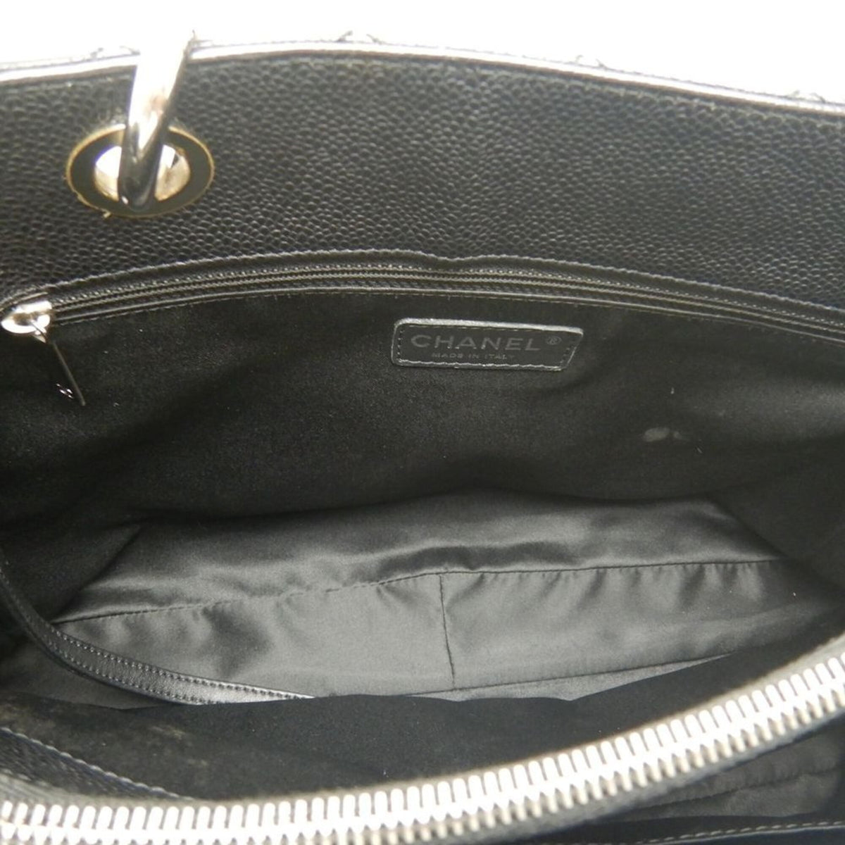 Chanel Black Grained Calfskin Tote Bag (Pre-Owned)