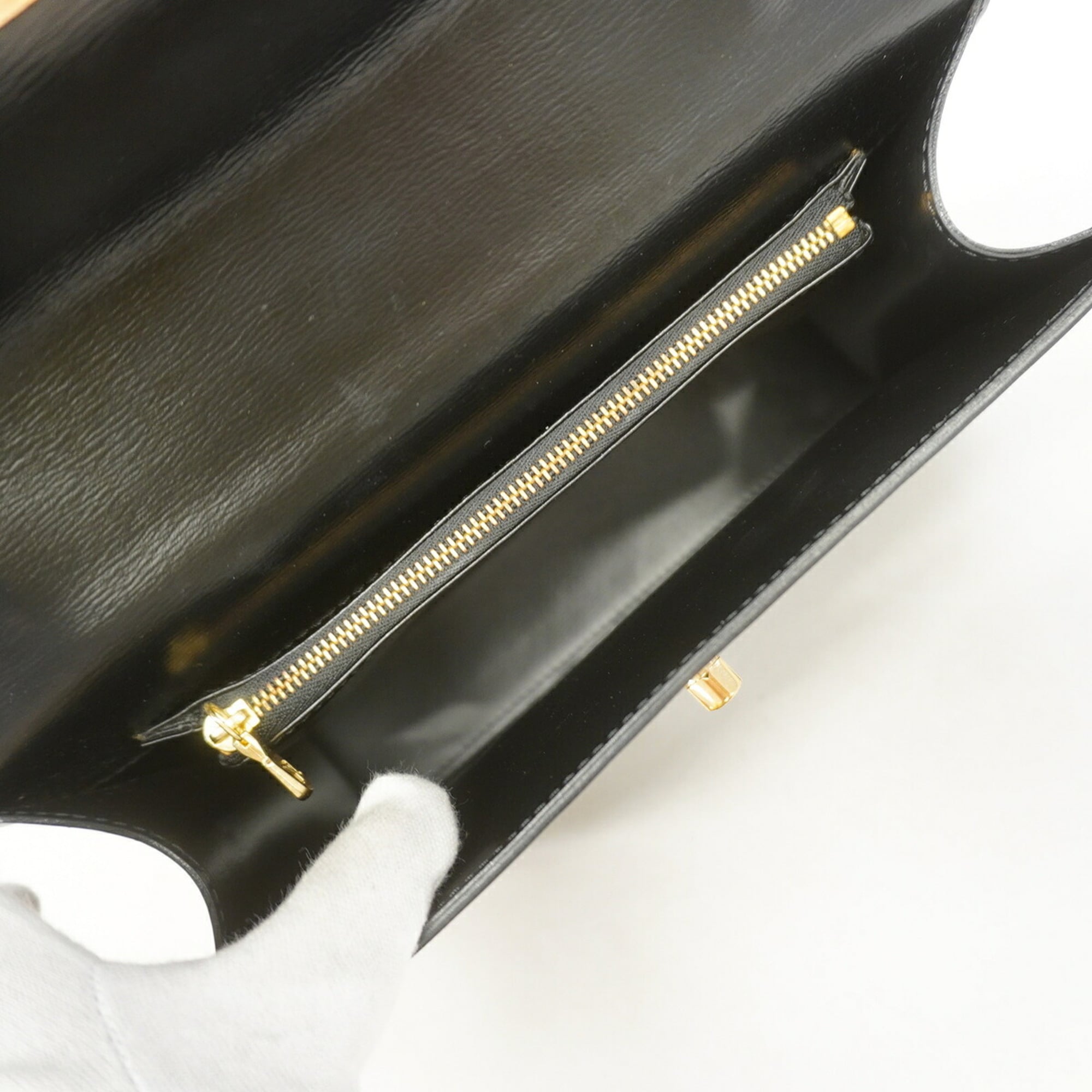 Louis Vuitton Noir Handbag (Pre-Owned)