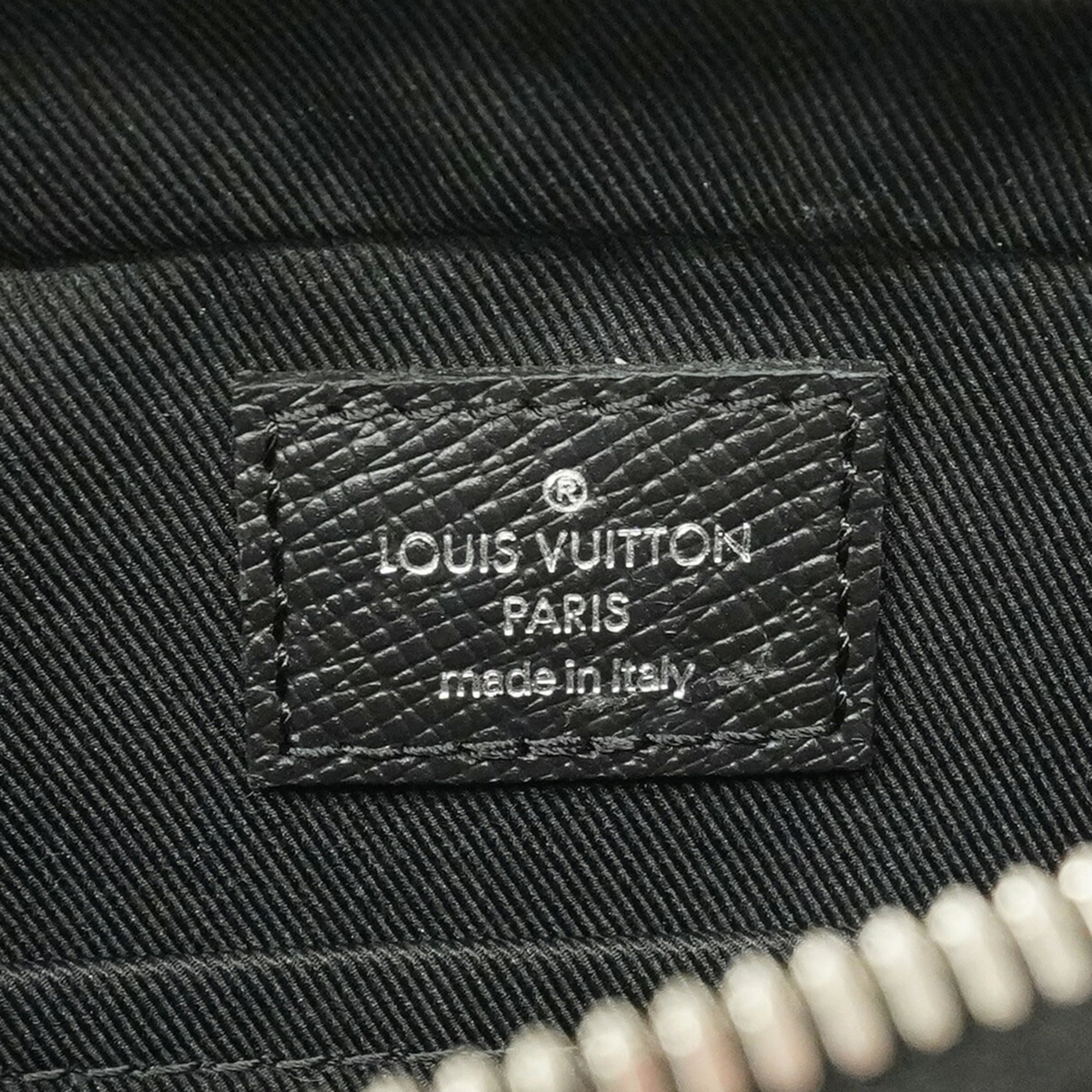 Louis Vuitton Noir Shoulder Bag (Pre-Owned)