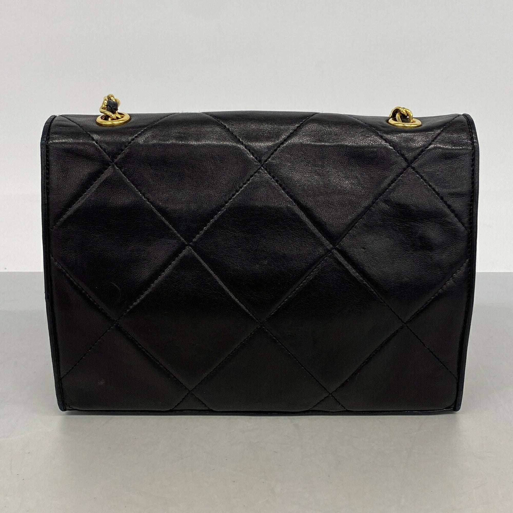 Chanel Black Leather Shoulder Bag (Pre-Owned)