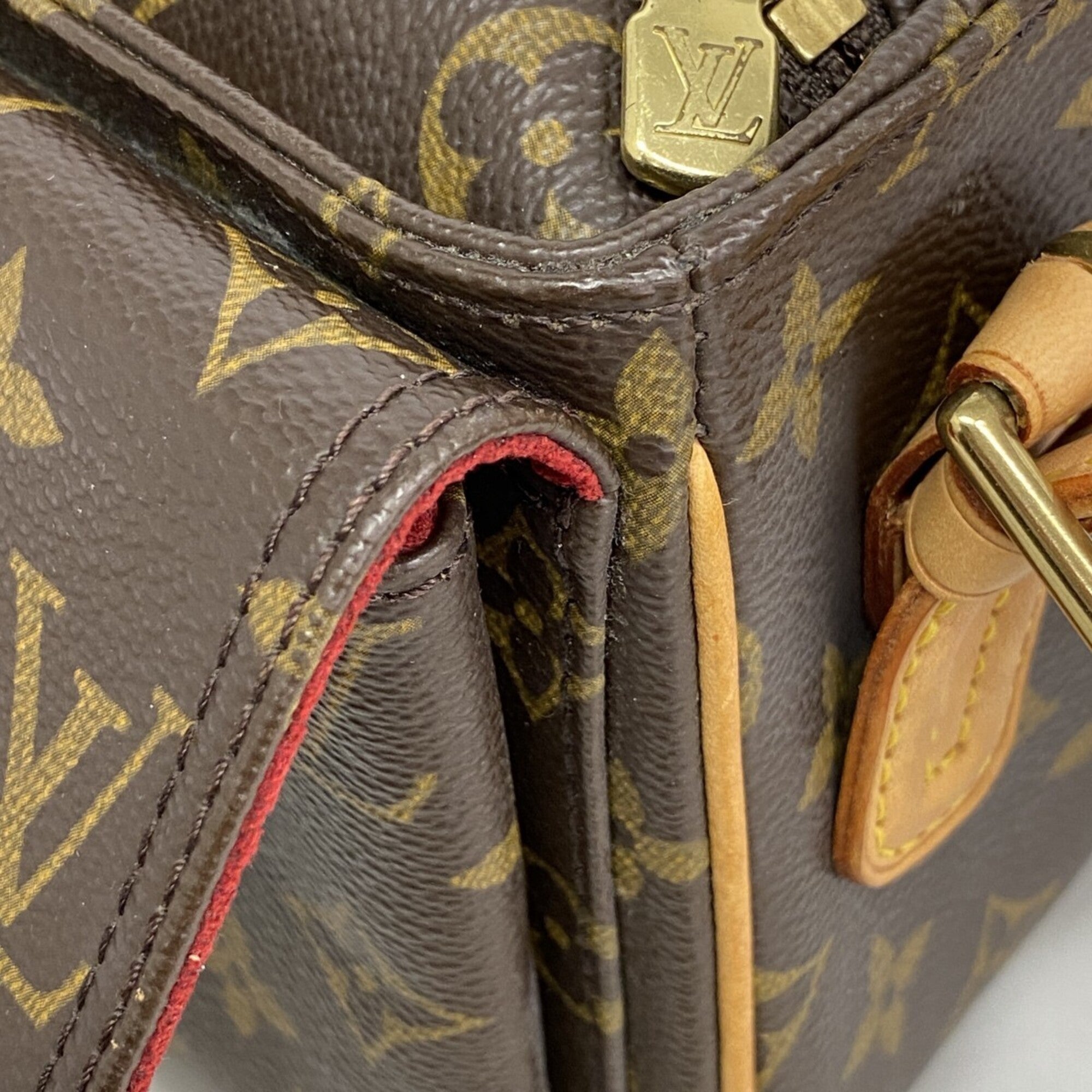 Louis Vuitton Brown Shoulder Bag (Pre-Owned)