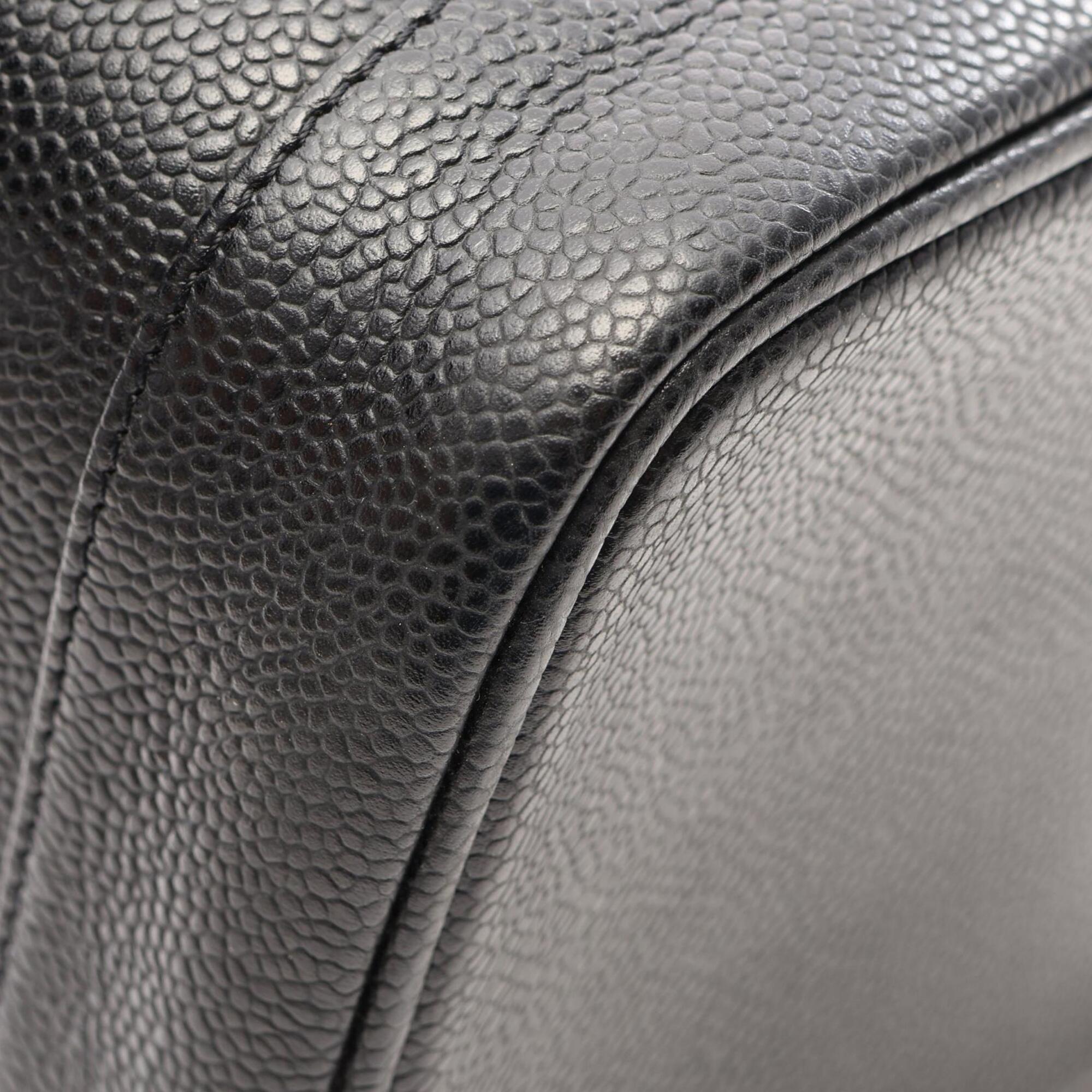 Chanel Black Grained Calfskin Handbag (Pre-Owned)