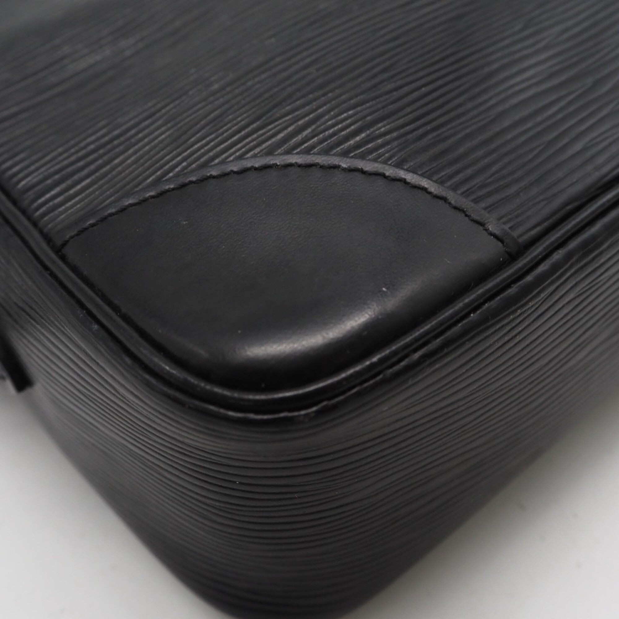 Louis Vuitton Black Noir Leather Shoulder Bag (Pre-Owned)