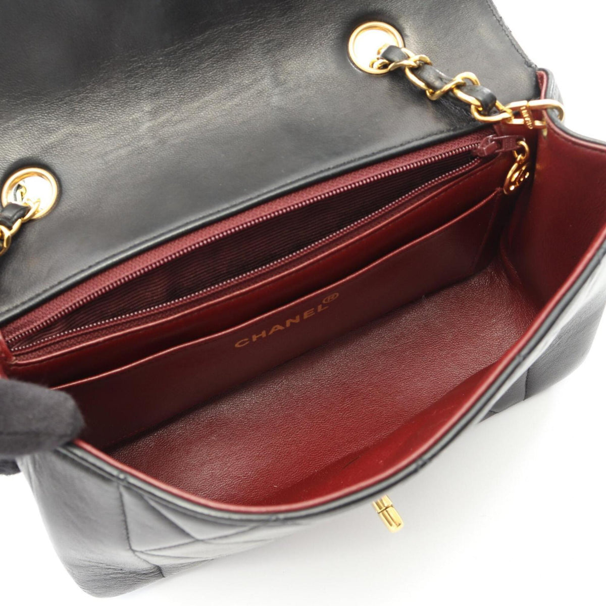 Chanel Matelasse Black Leather Handbag Shoulder Bag (Pre-Owned)