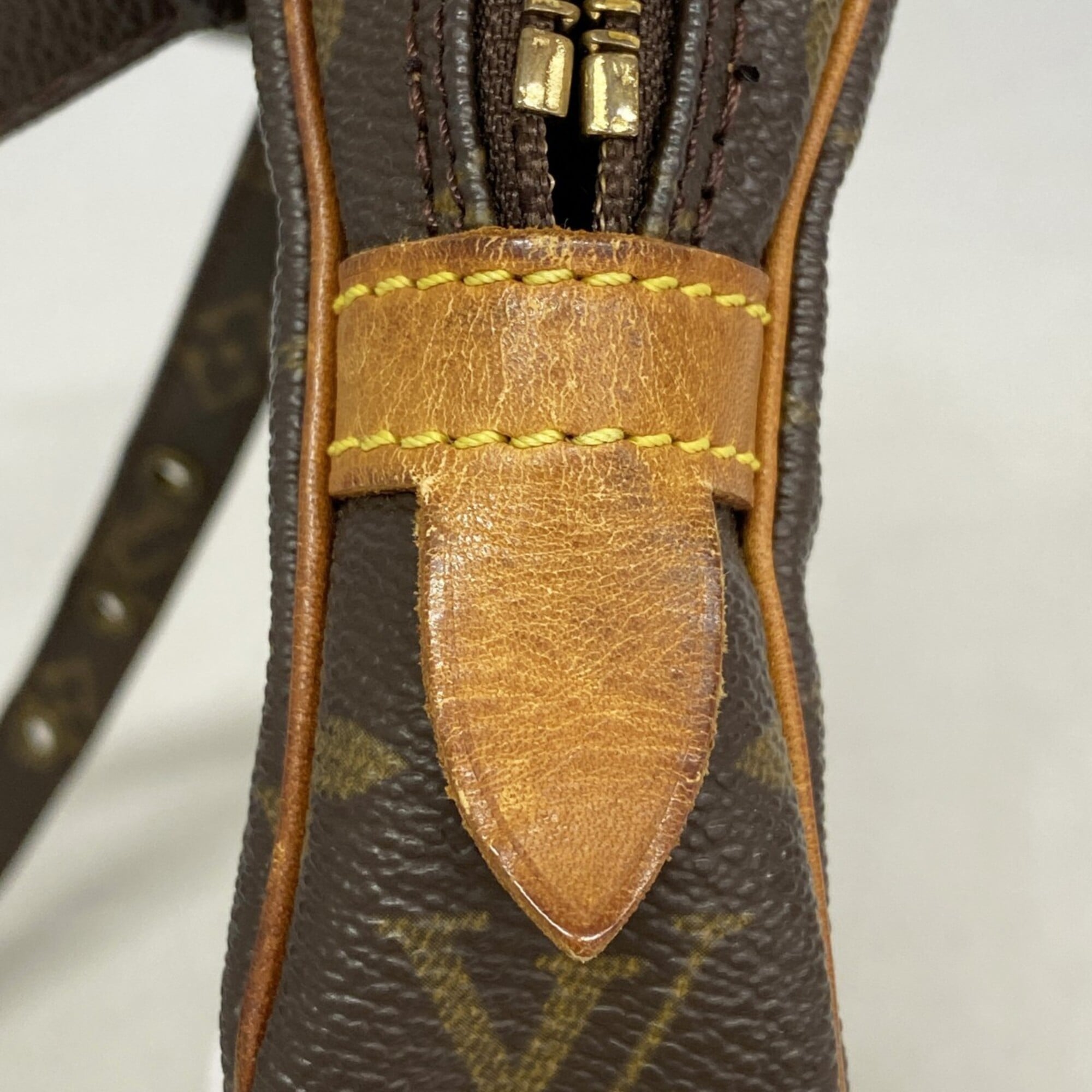 Louis Vuitton Brown Shoulder Bag (Pre-Owned)