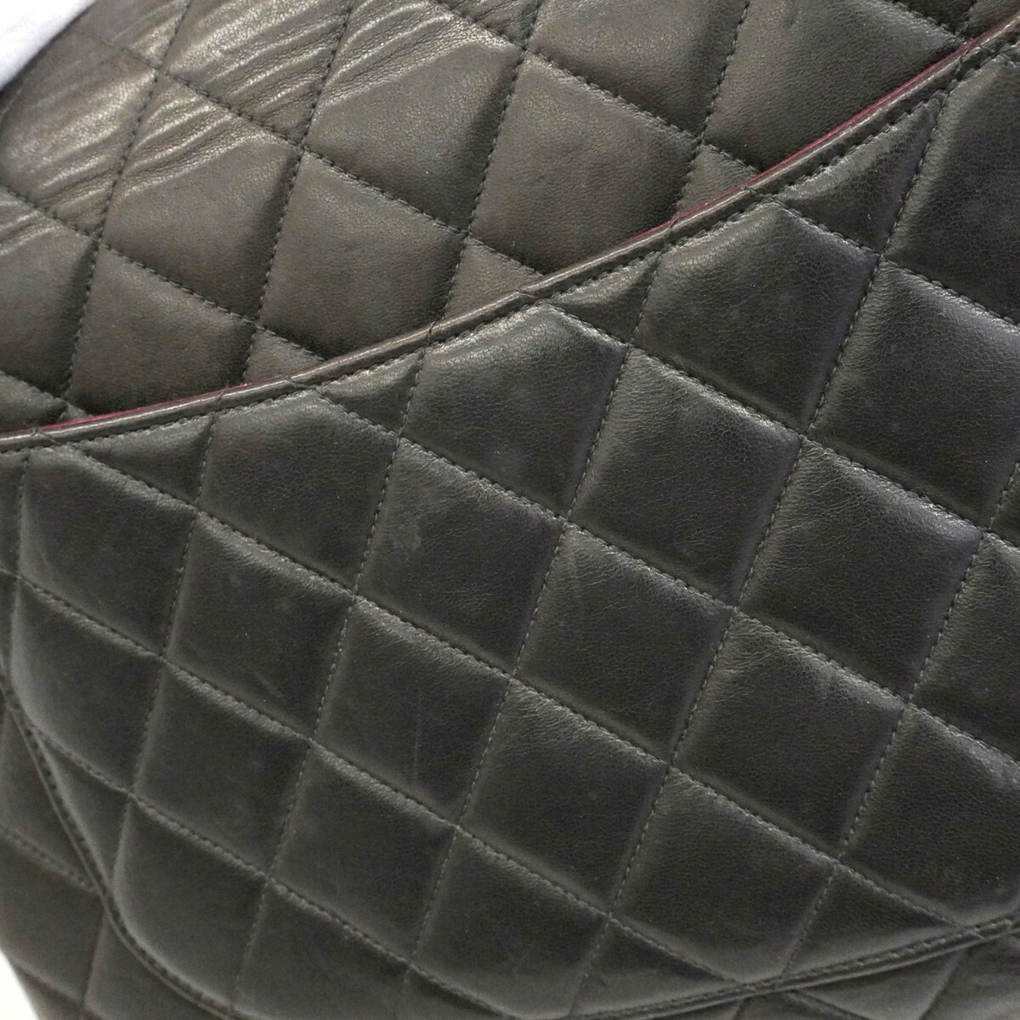 Chanel Black Leather Shoulder Bag (Pre-Owned)