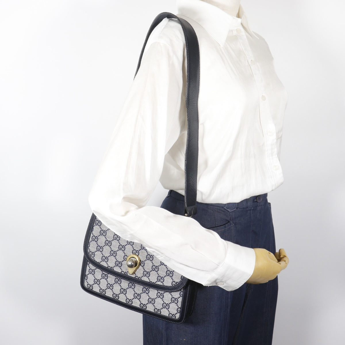Gucci Navy Gg Canvas Shoulder Bag (Pre-Owned)