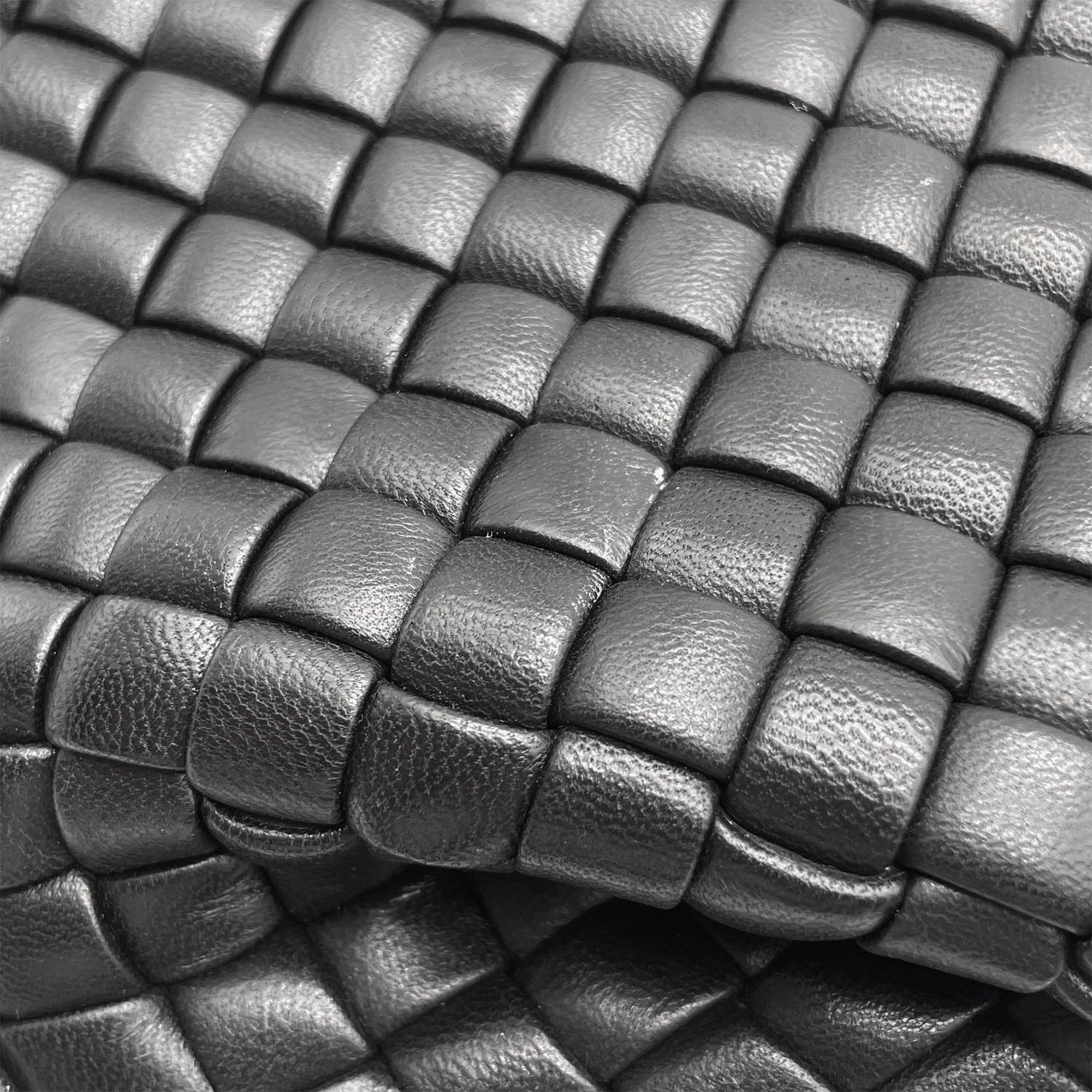 Bottega Veneta Black Leather Shoulder Bag (Pre-Owned)