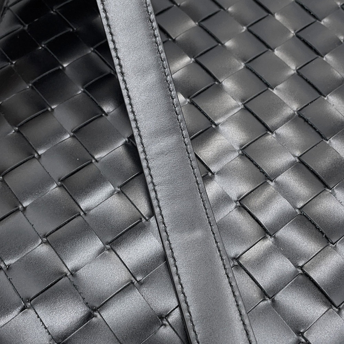 Bottega Veneta Black Leather Shoulder Bag (Pre-Owned)