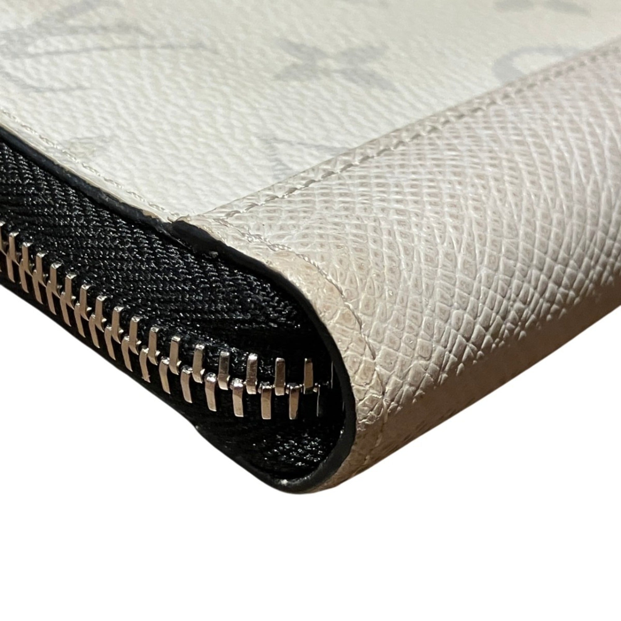Louis Vuitton Taigarama White Taigarama Long Wallet (Bi-Fold) (Pre-Owned)
